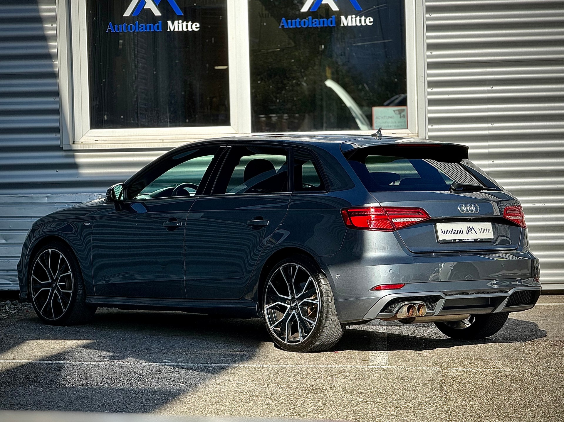 AUDI A3 Sportback 1.5 TFSI S-tronic Design-image-2