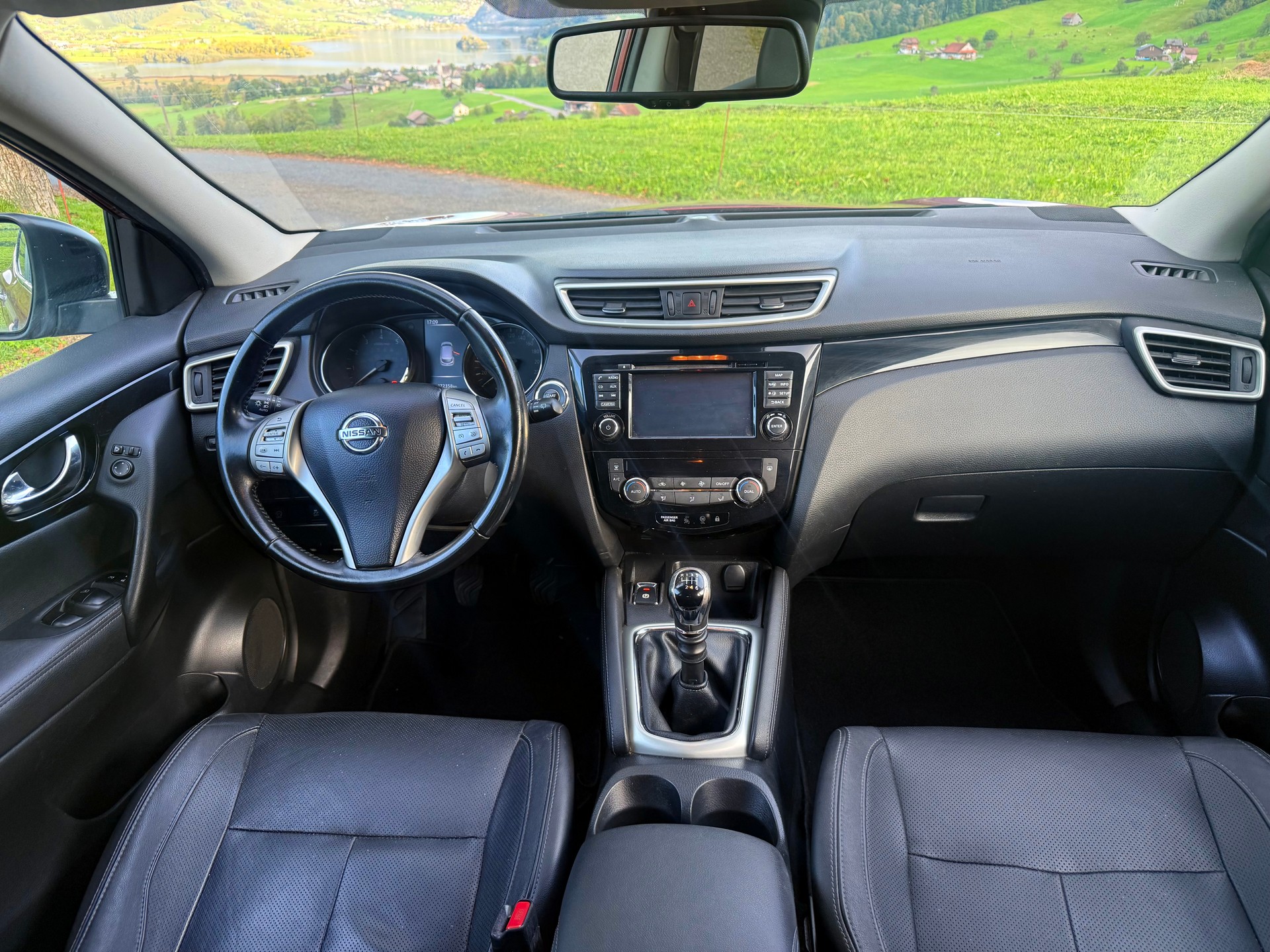 NISSAN Qashqai 1.2 DIG-T N-Connecta-image-9