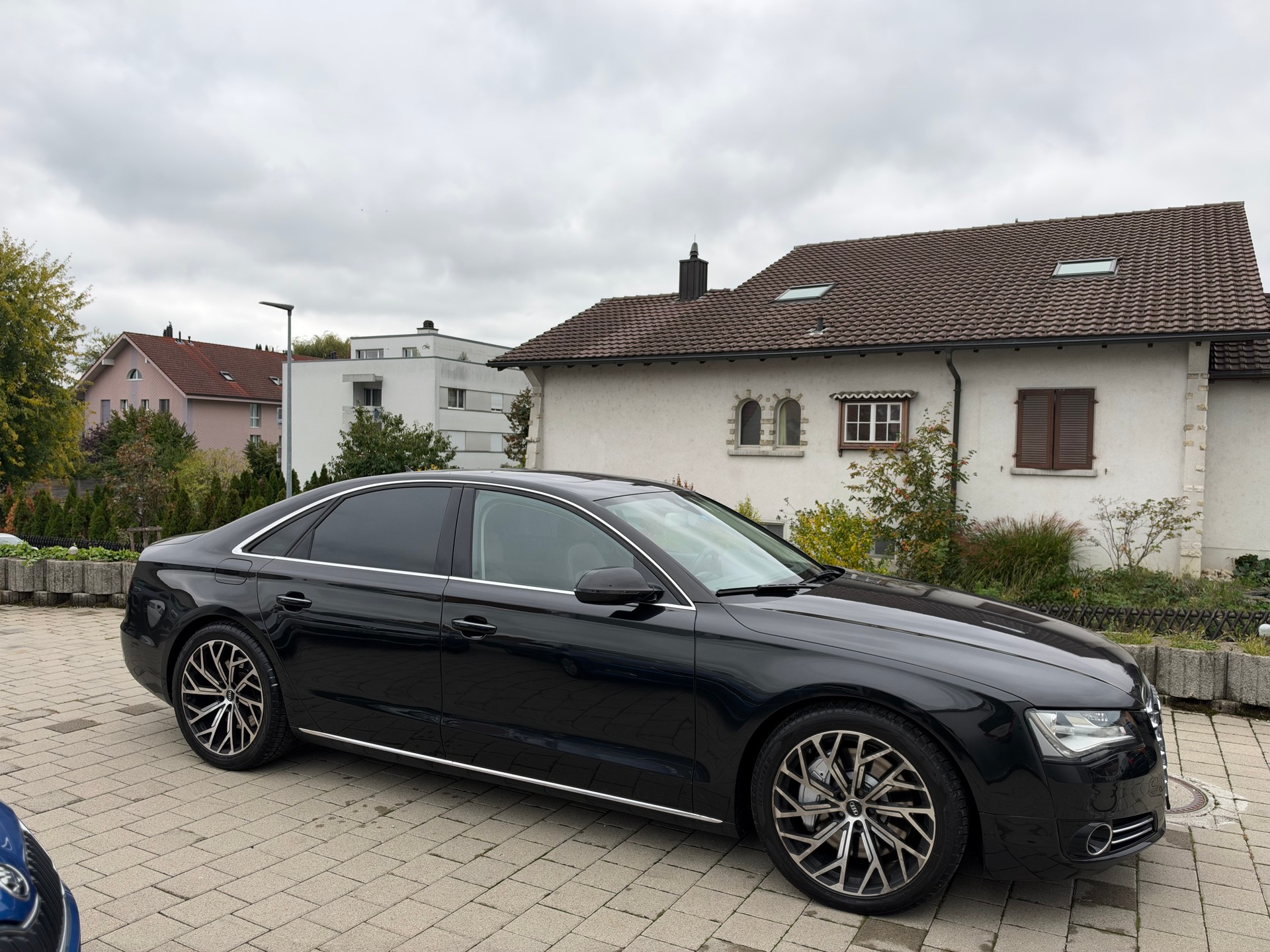 AUDI A8 4.2 TDI quattro tiptronic-image-2