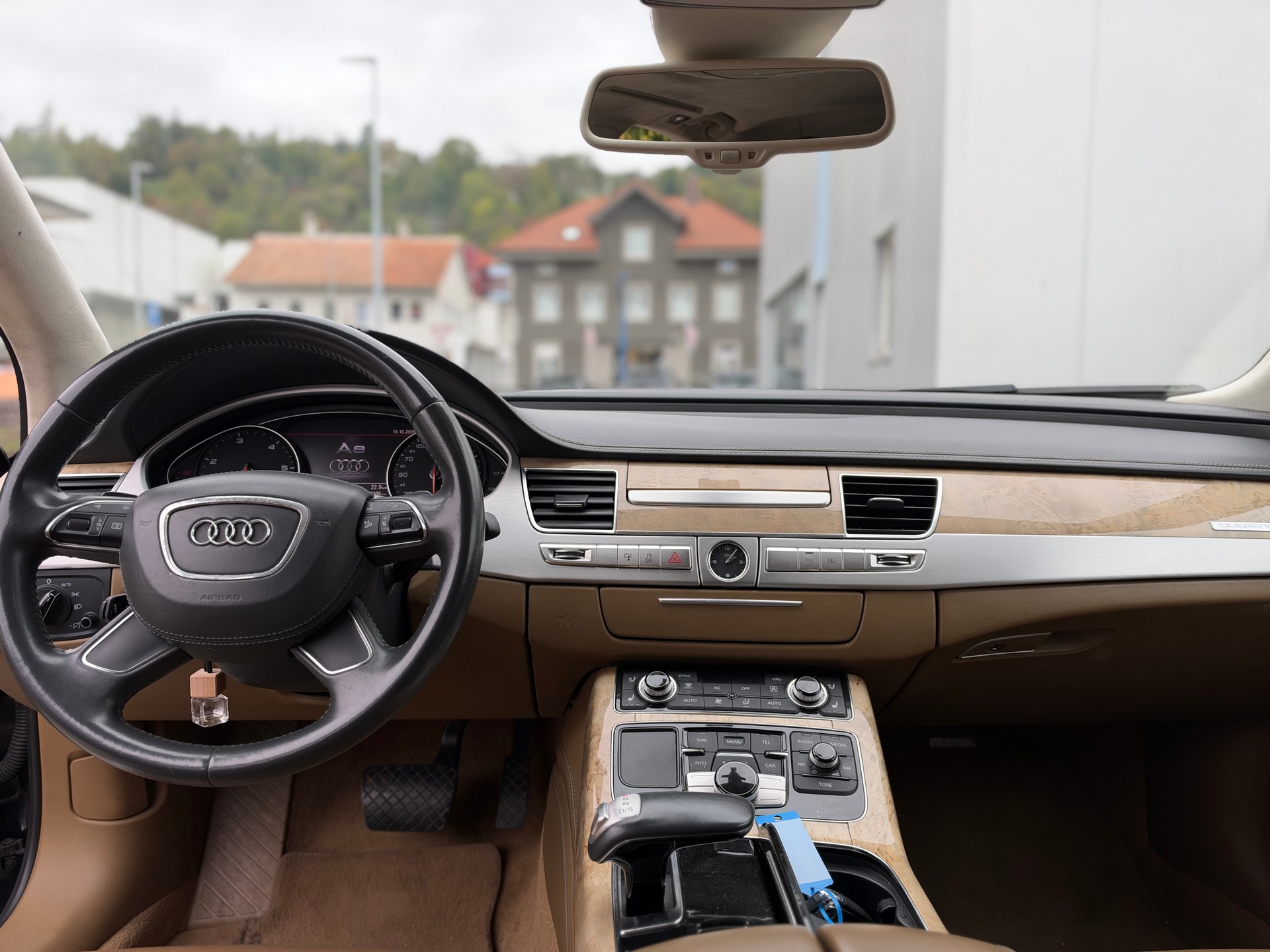 AUDI A8 4.2 TDI quattro tiptronic-image-13