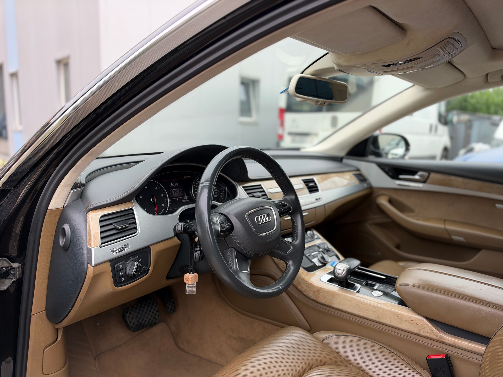 AUDI A8 4.2 TDI quattro tiptronic-image-9