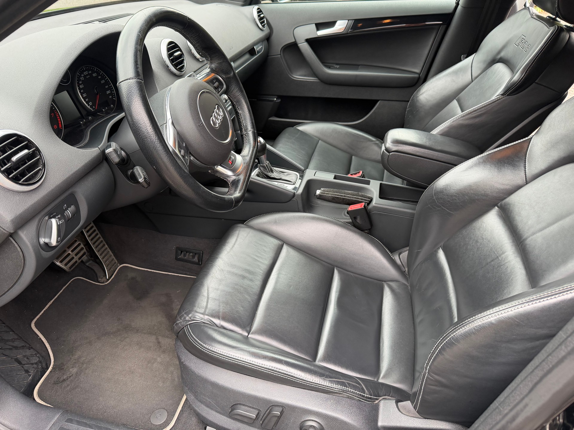 AUDI RS3 Sportback 2.5 TFSI quattro S-tronic-image-8