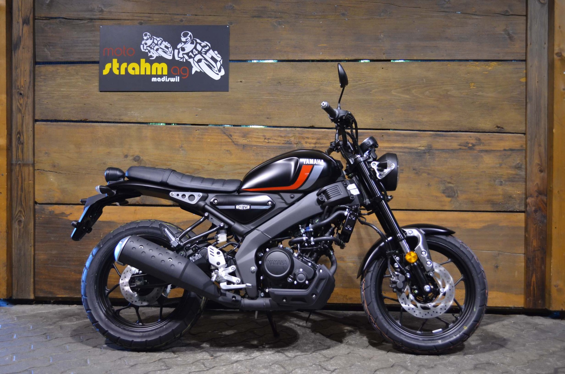 YAMAHA XSR 125 ABS-showroom-element-1