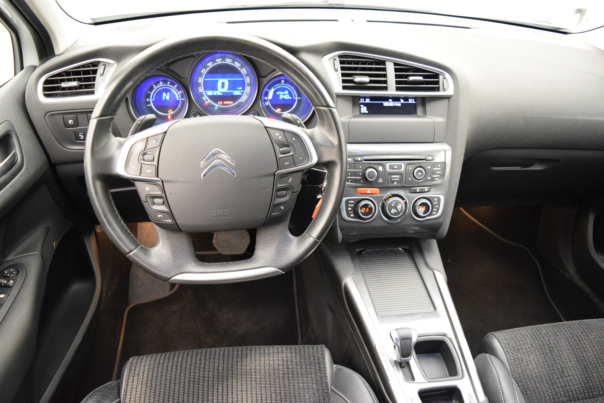 CITROEN C4 1.6 HDi SST Exclusive-image-11