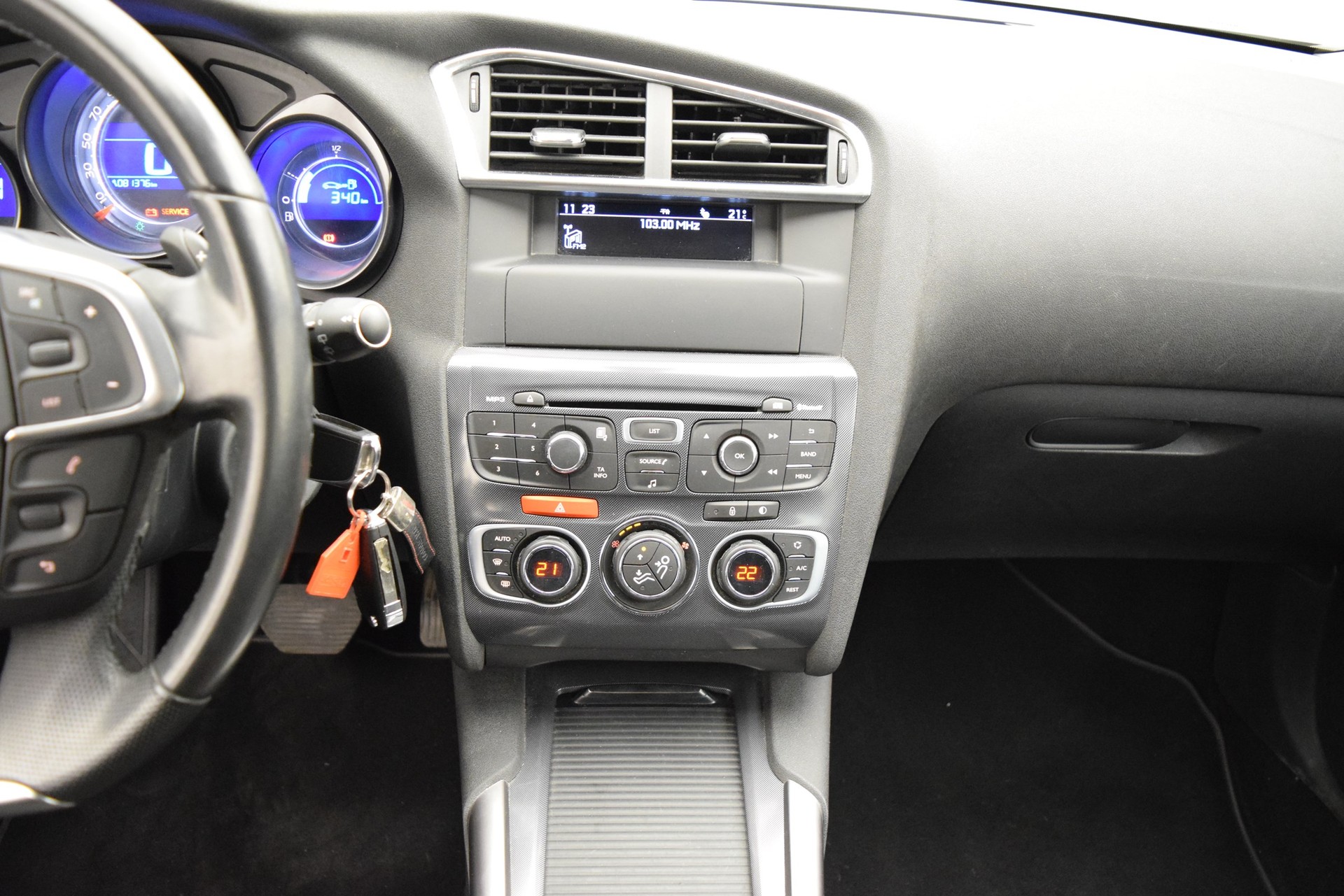 CITROEN C4 1.6 HDi SST Exclusive-image-12