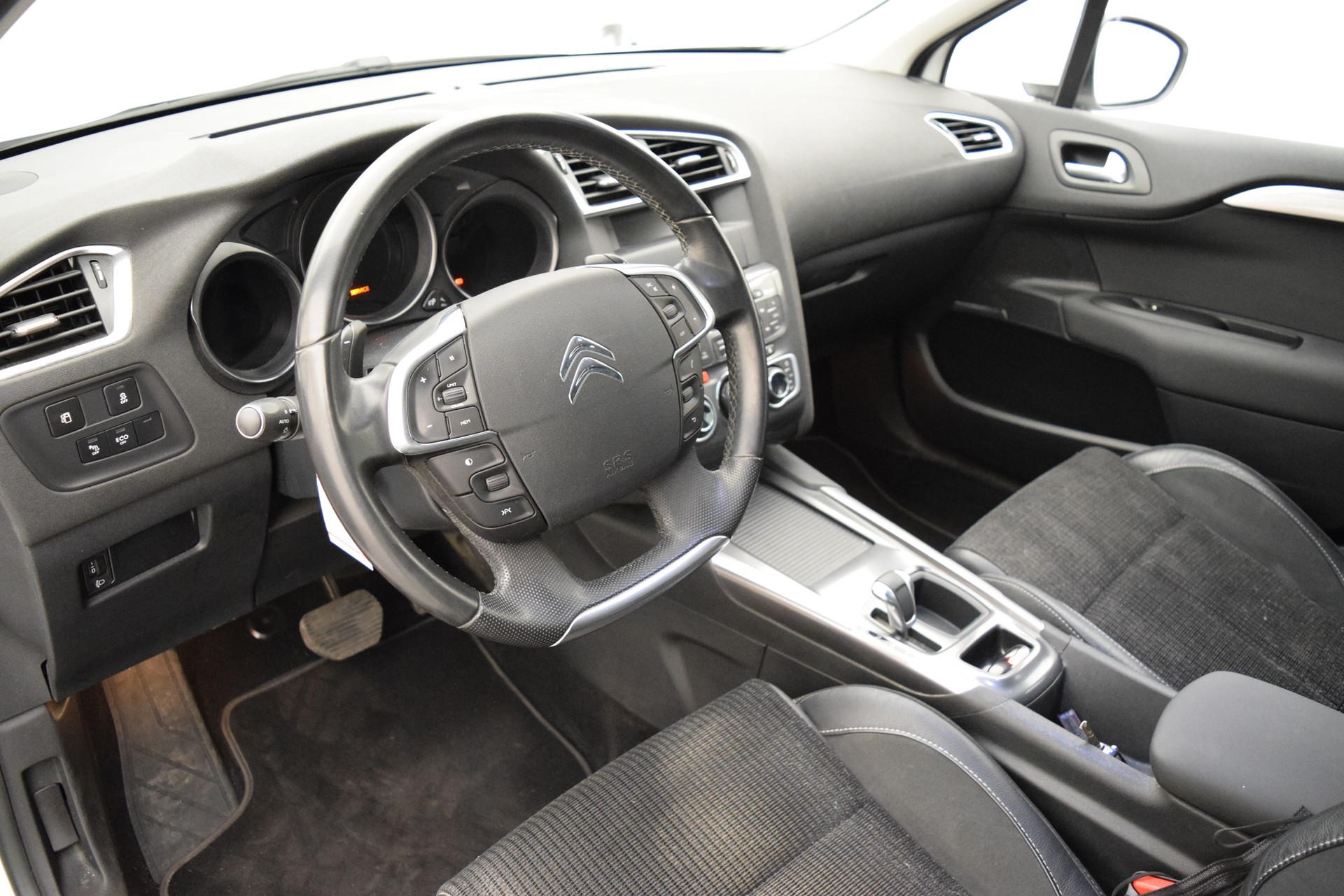 CITROEN C4 1.6 HDi SST Exclusive-image-7