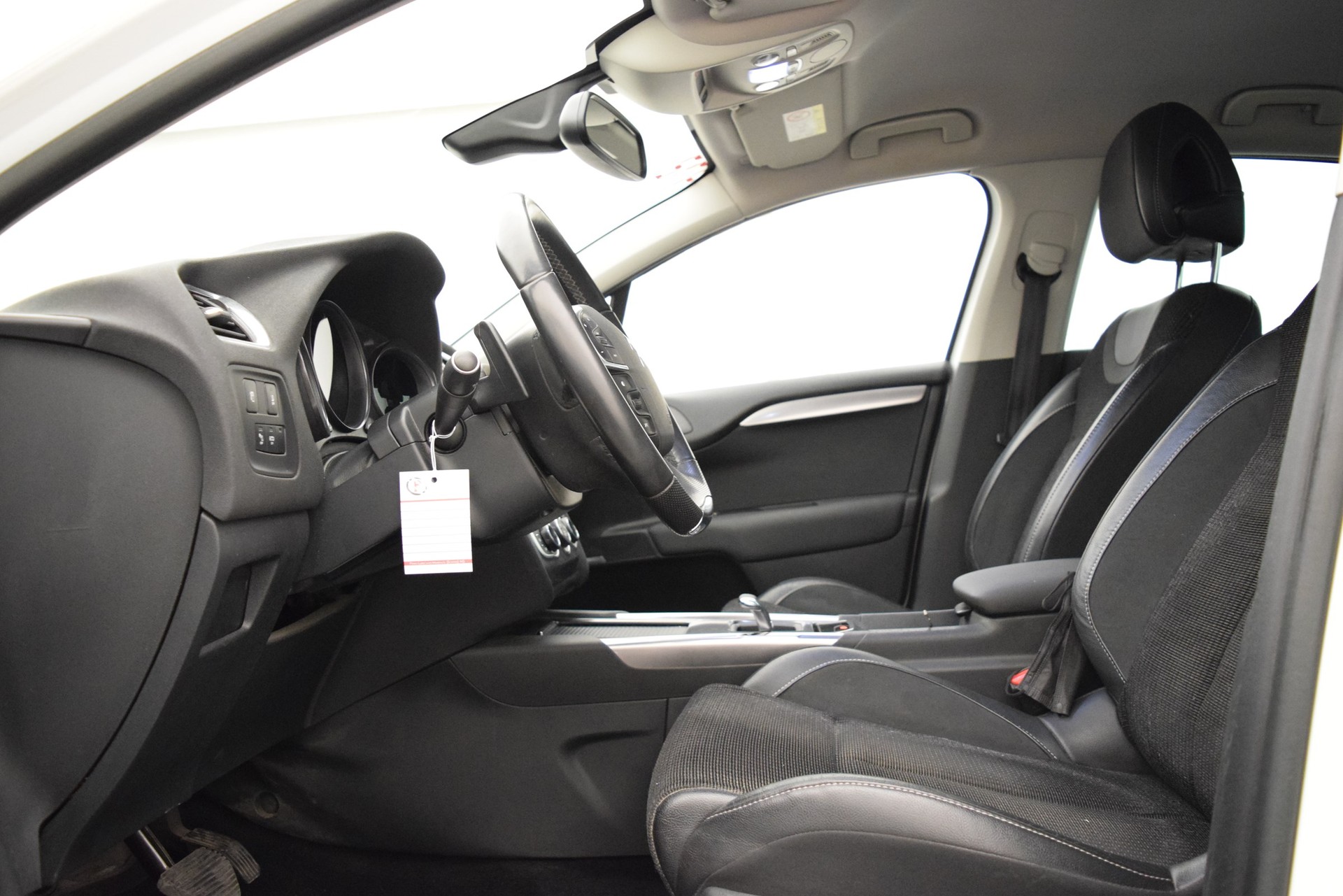 CITROEN C4 1.6 HDi SST Exclusive-image-8