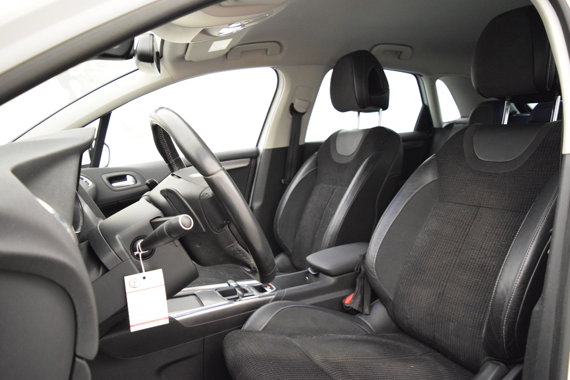 CITROEN C4 1.6 HDi SST Exclusive-image-9