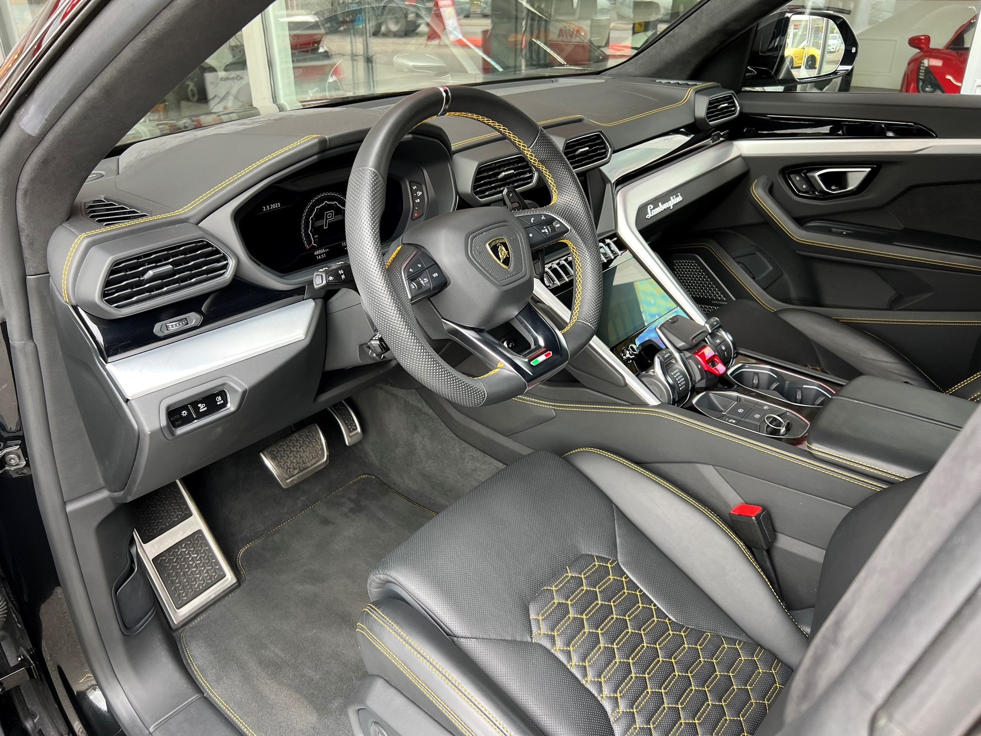 LAMBORGHINI Urus E-Gear-image-3