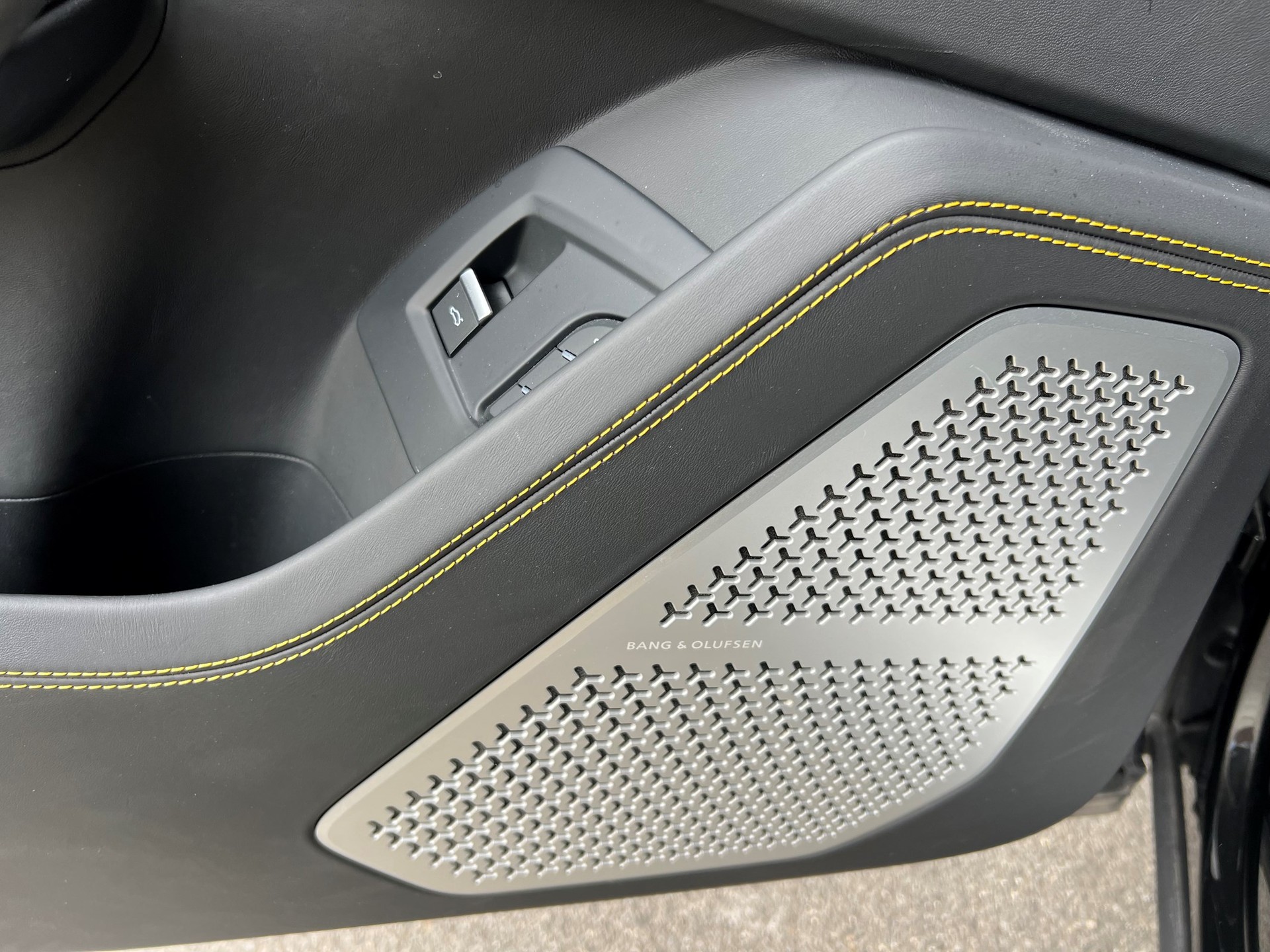 LAMBORGHINI Urus E-Gear-image-11