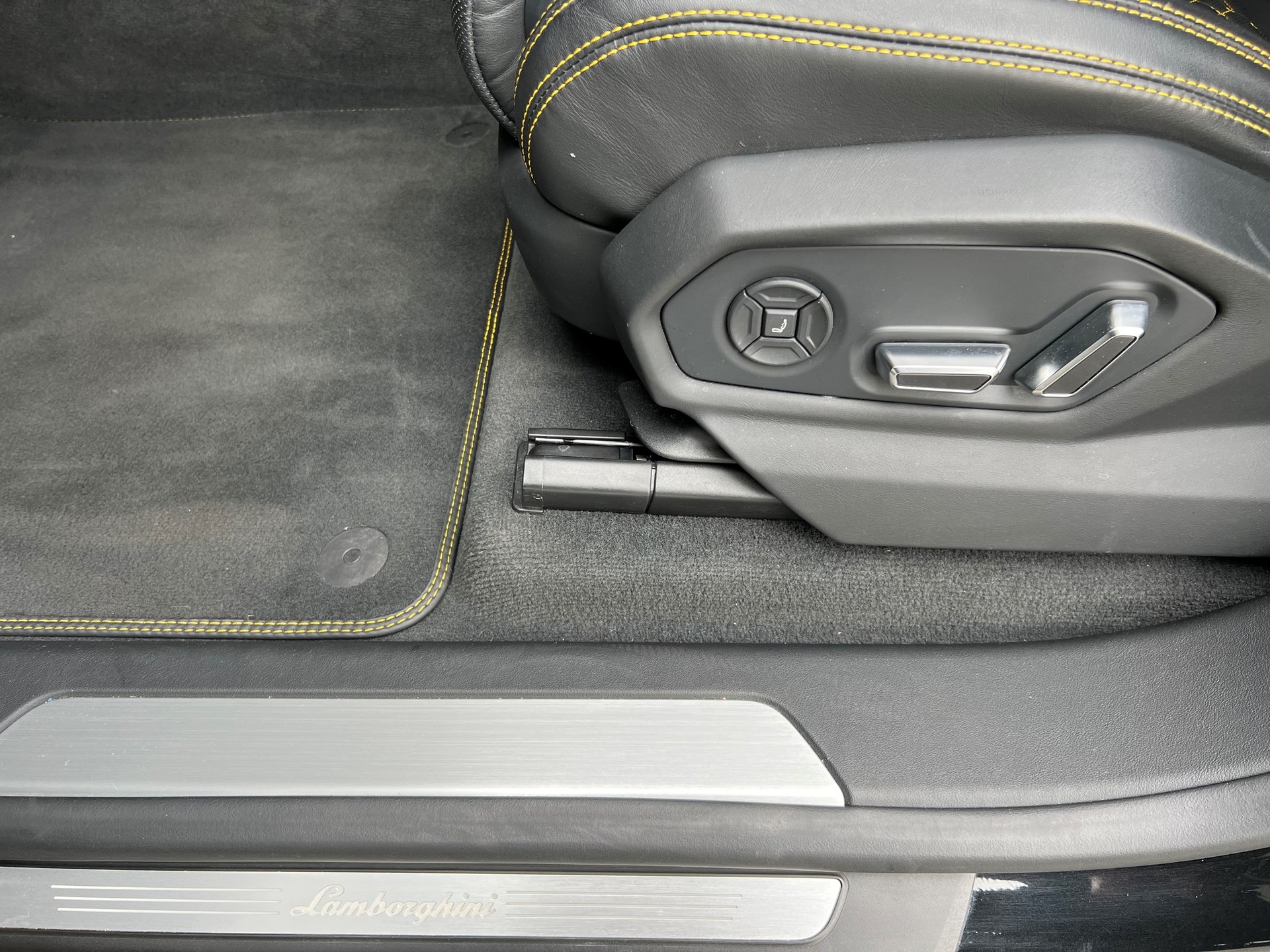 LAMBORGHINI Urus E-Gear-image-12