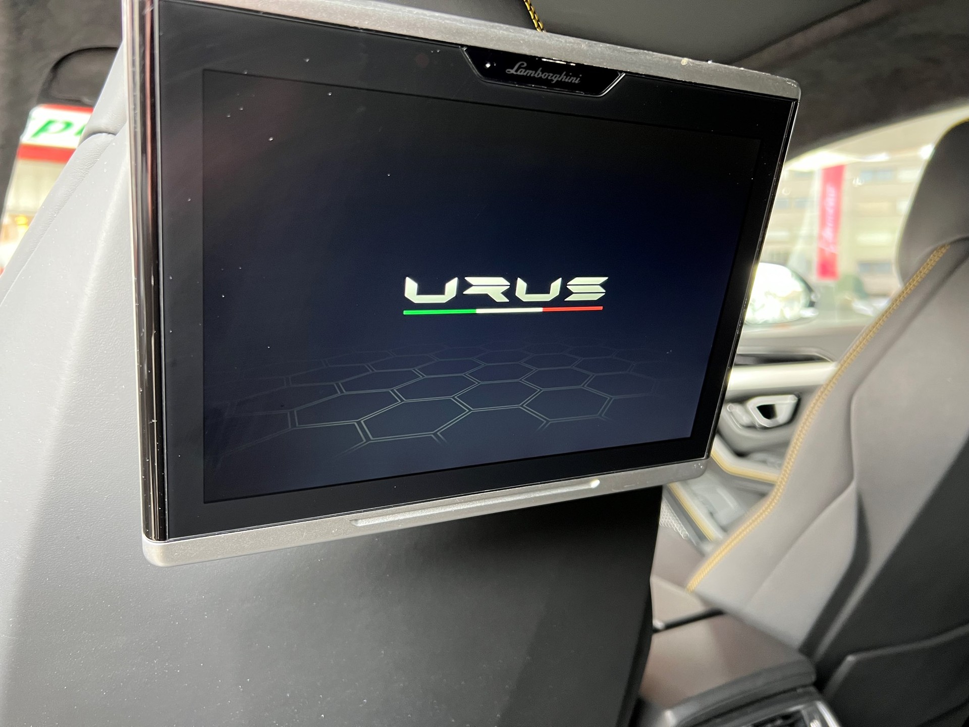 LAMBORGHINI Urus E-Gear-image-16