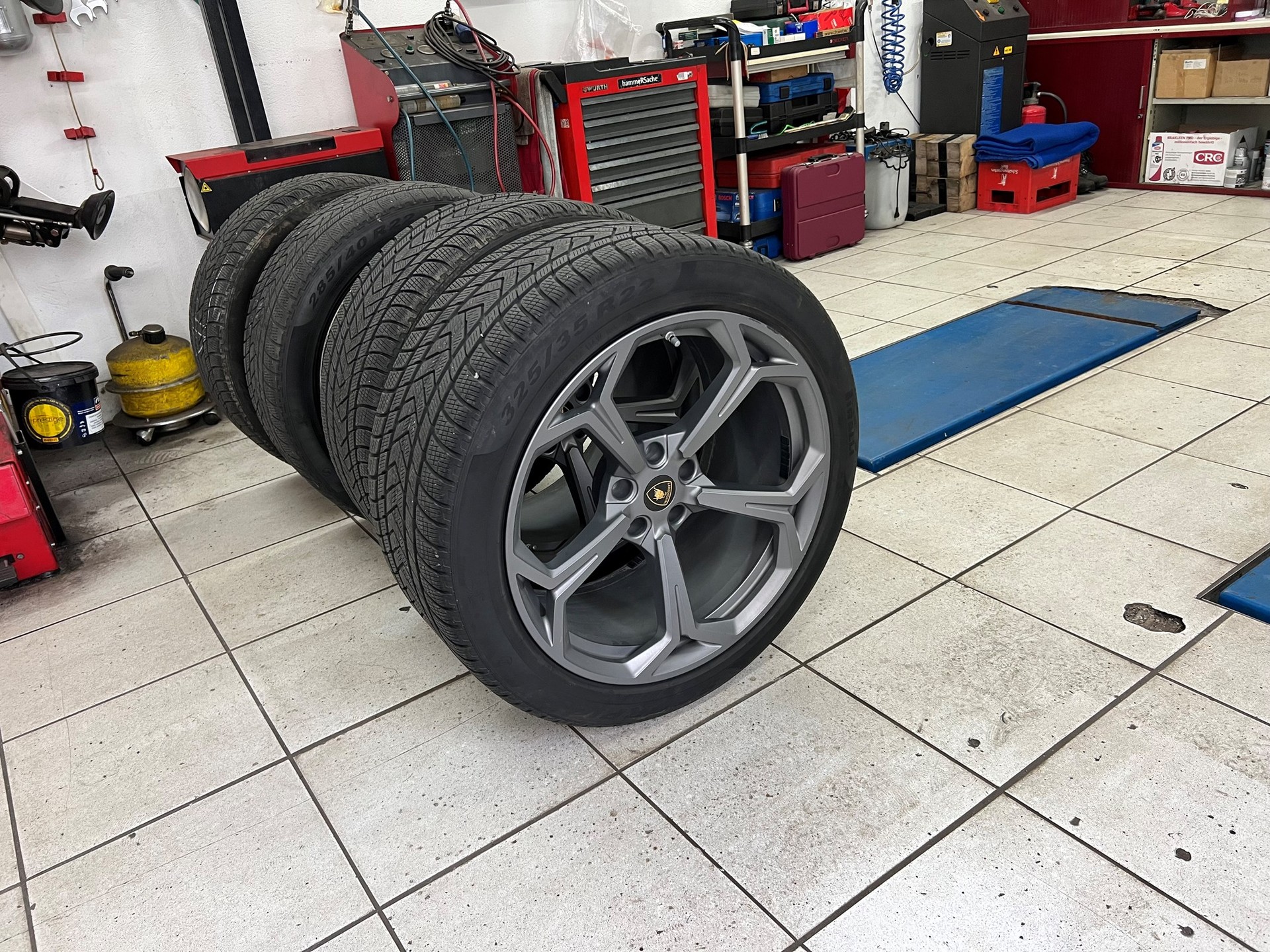 LAMBORGHINI Urus E-Gear-image-23