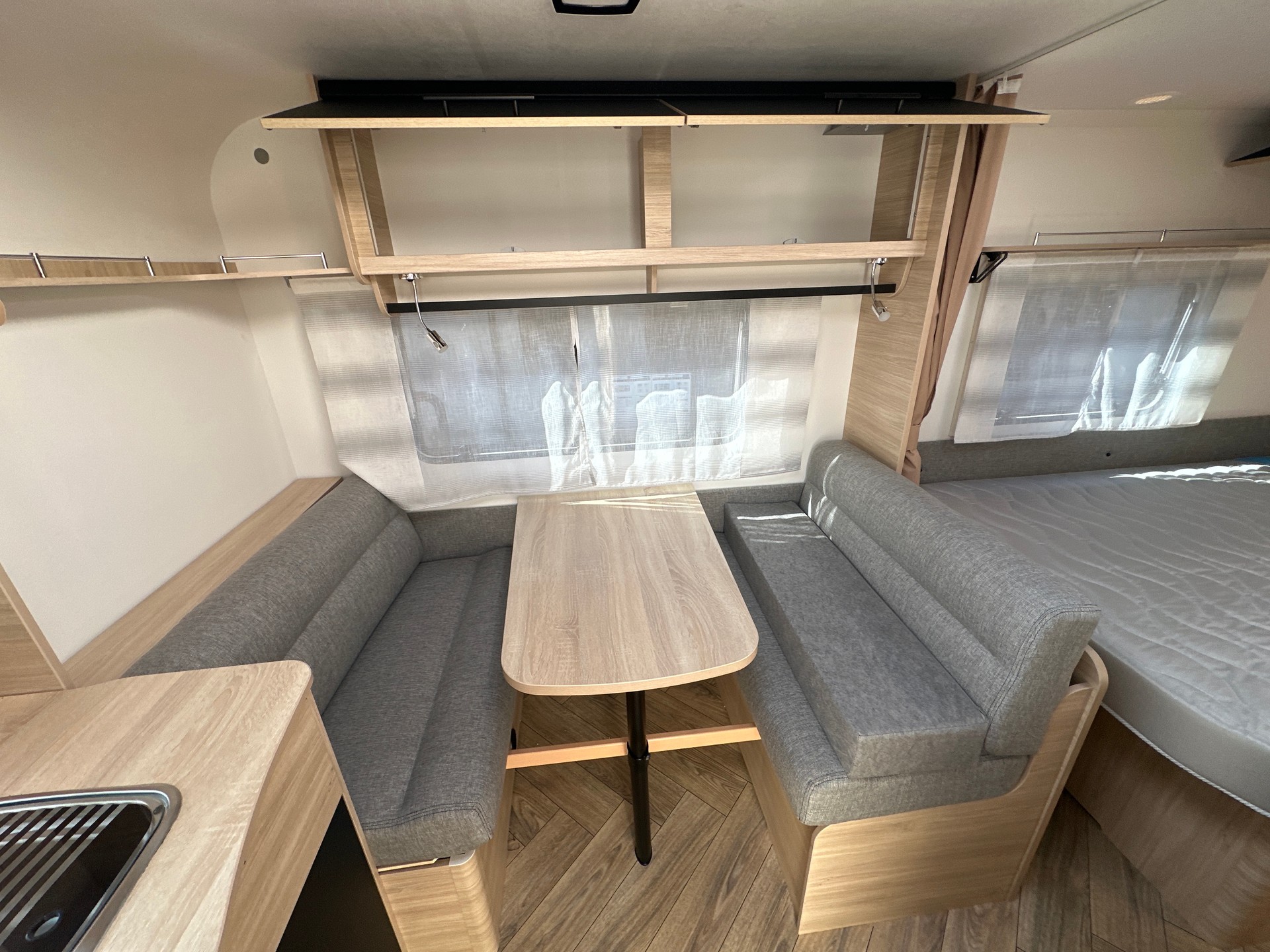 CARAVELAIR 410 Sport Line-image-10