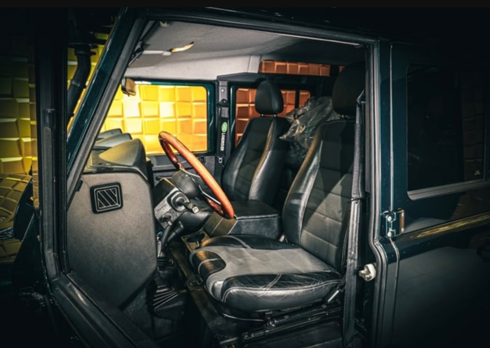 LAND ROVER Defender 110 2.2 TD4 Station Wagon SE-image-5