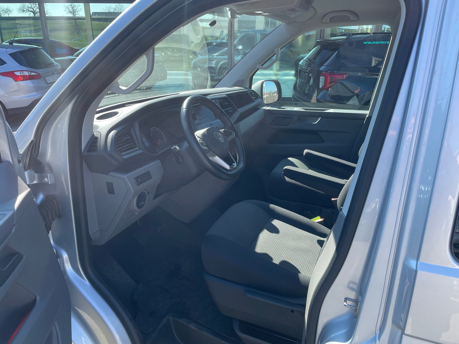 VW T6.1 2.0 TDI A-image-8