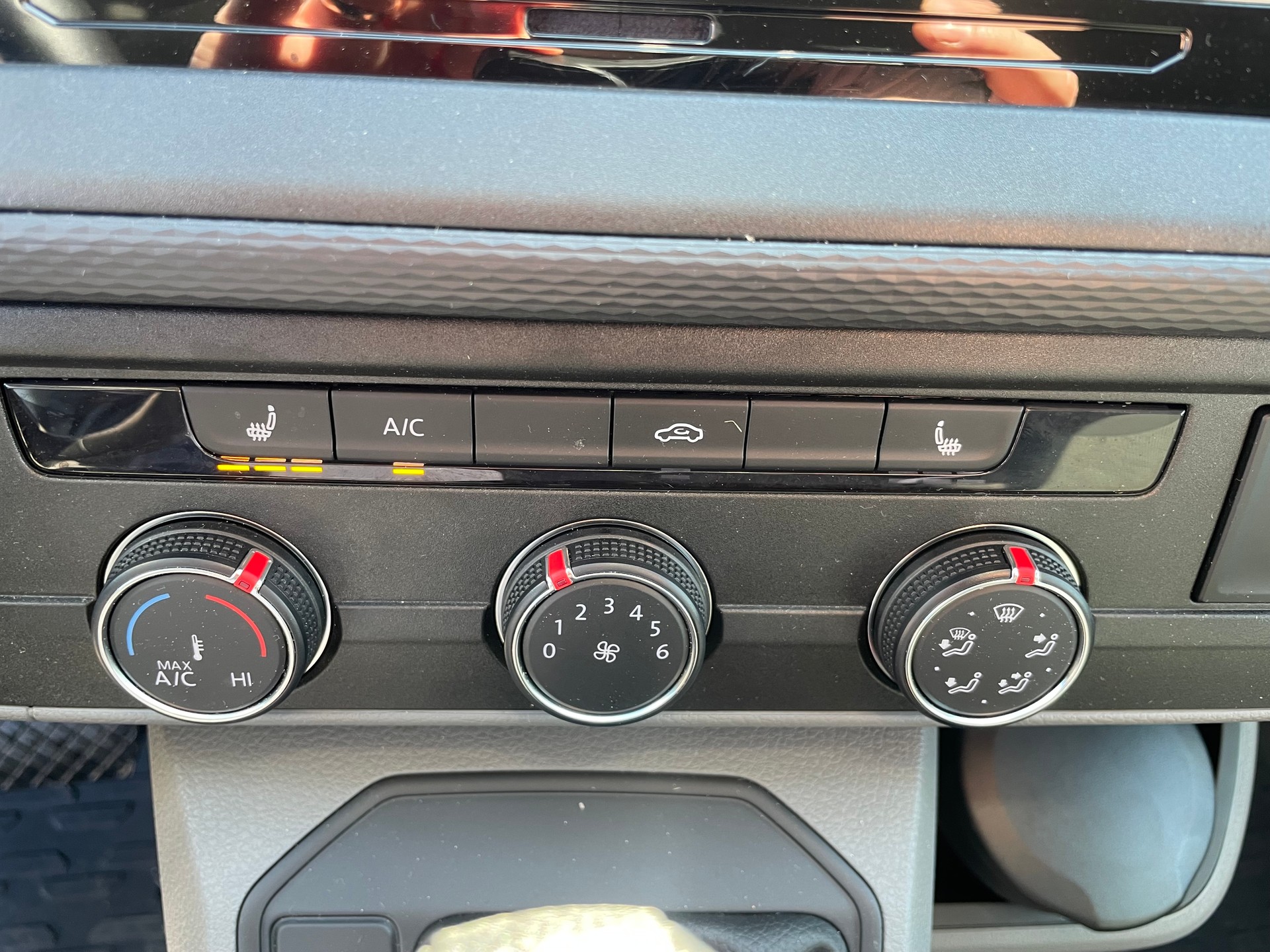 VW T6.1 2.0 TDI A-image-10