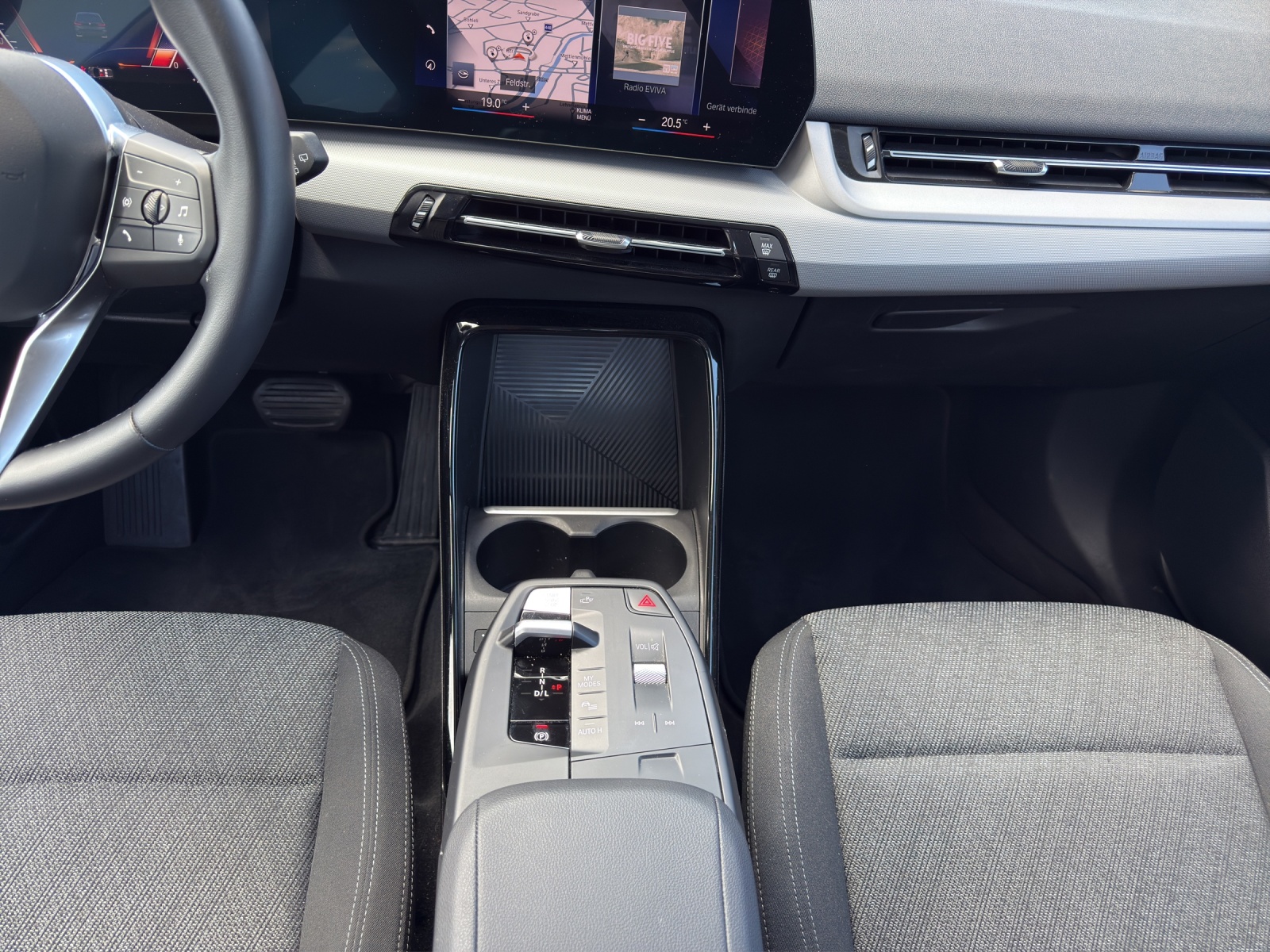 BMW 225e xDrive Active Tourer-image-12