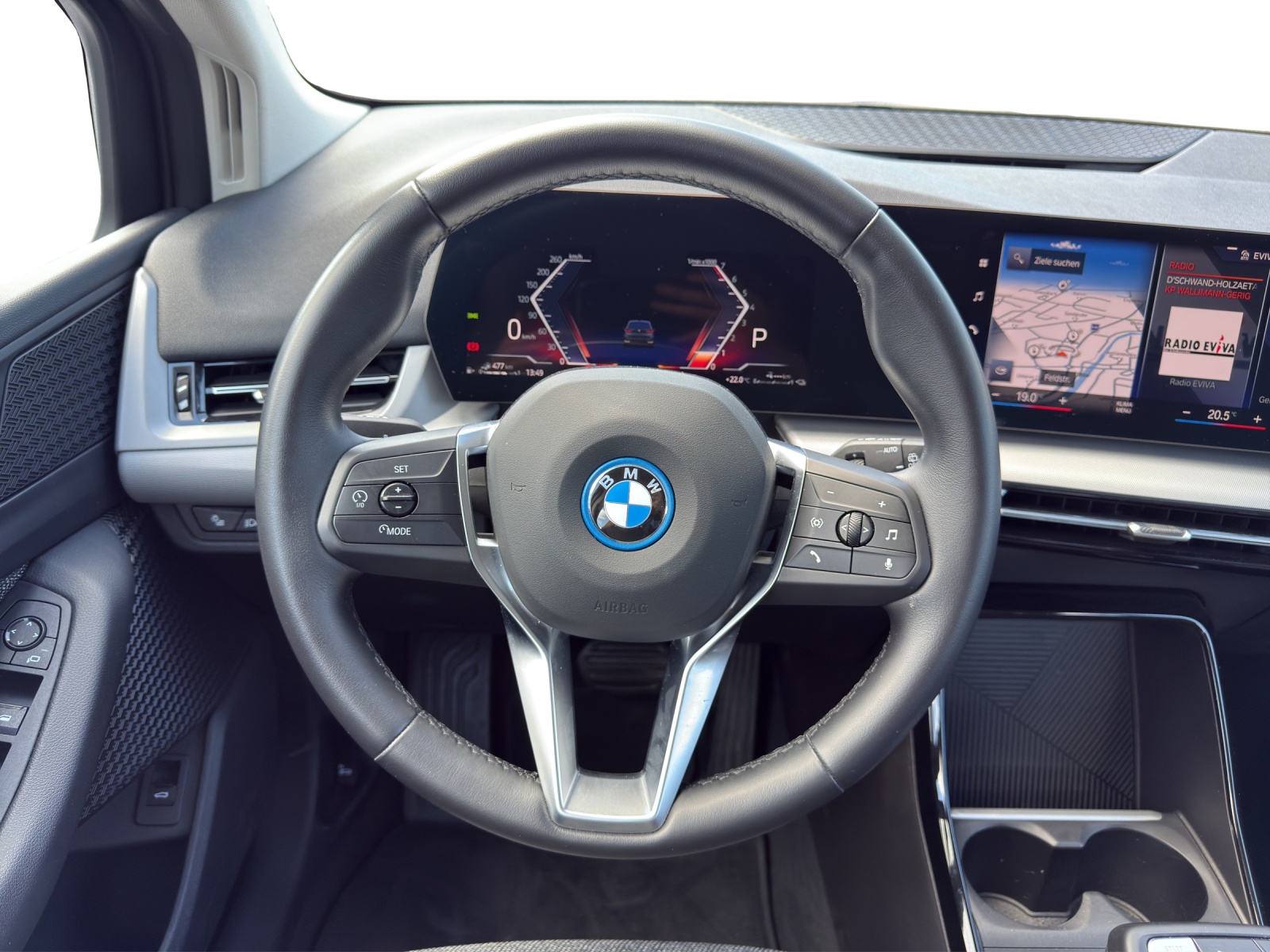 BMW 225e xDrive Active Tourer-image-10