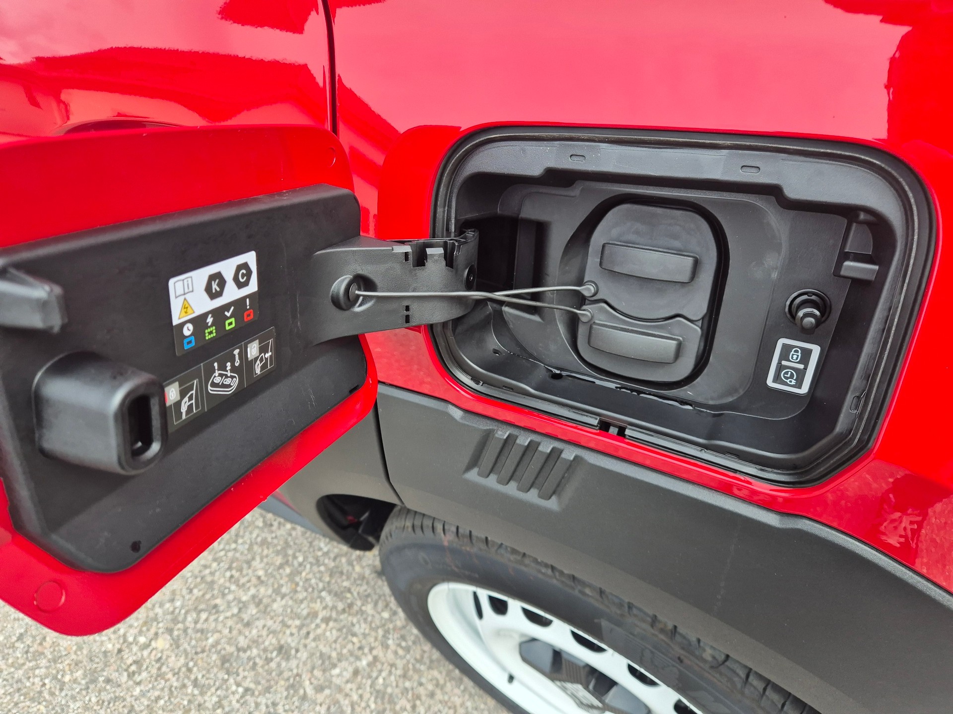 FIAT Grande Panda Elektro Red-image-8
