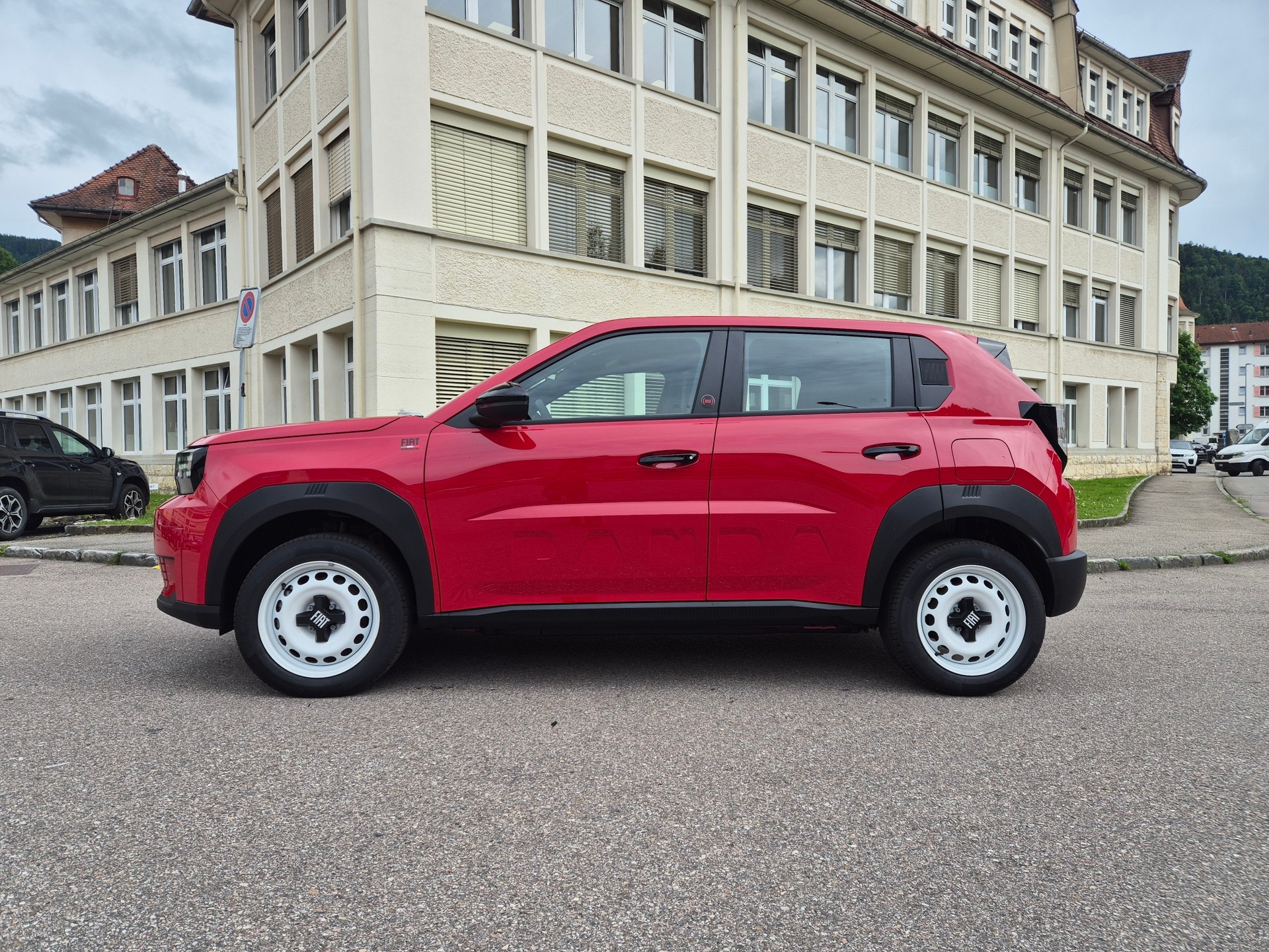 FIAT Grande Panda Elektro Red-image-1