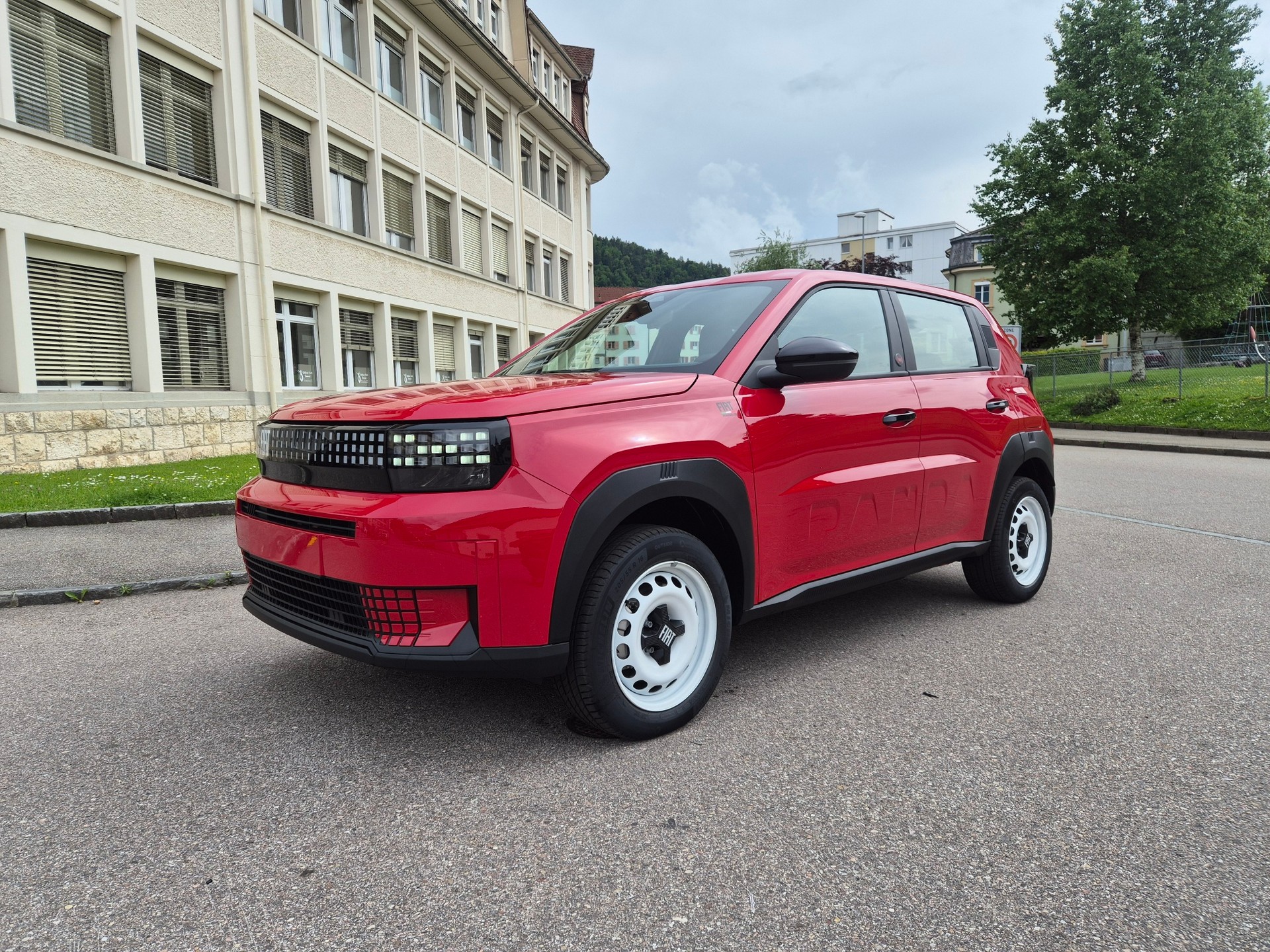 FIAT Grande Panda Elektro Red-image-0