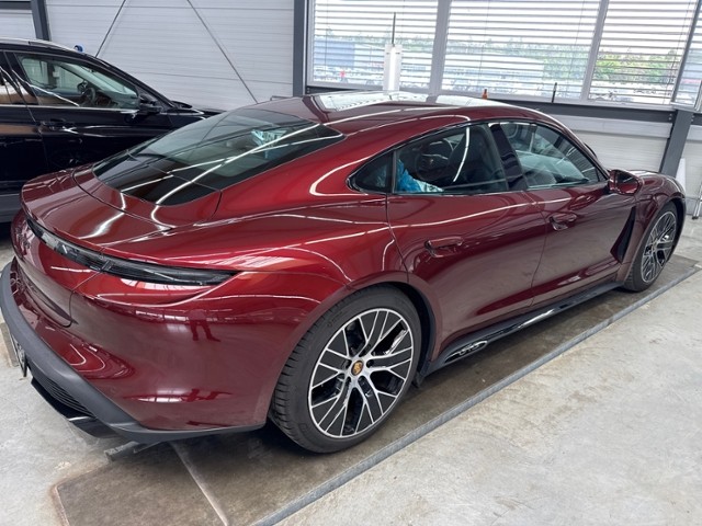 PORSCHE Taycan GTS-image-6