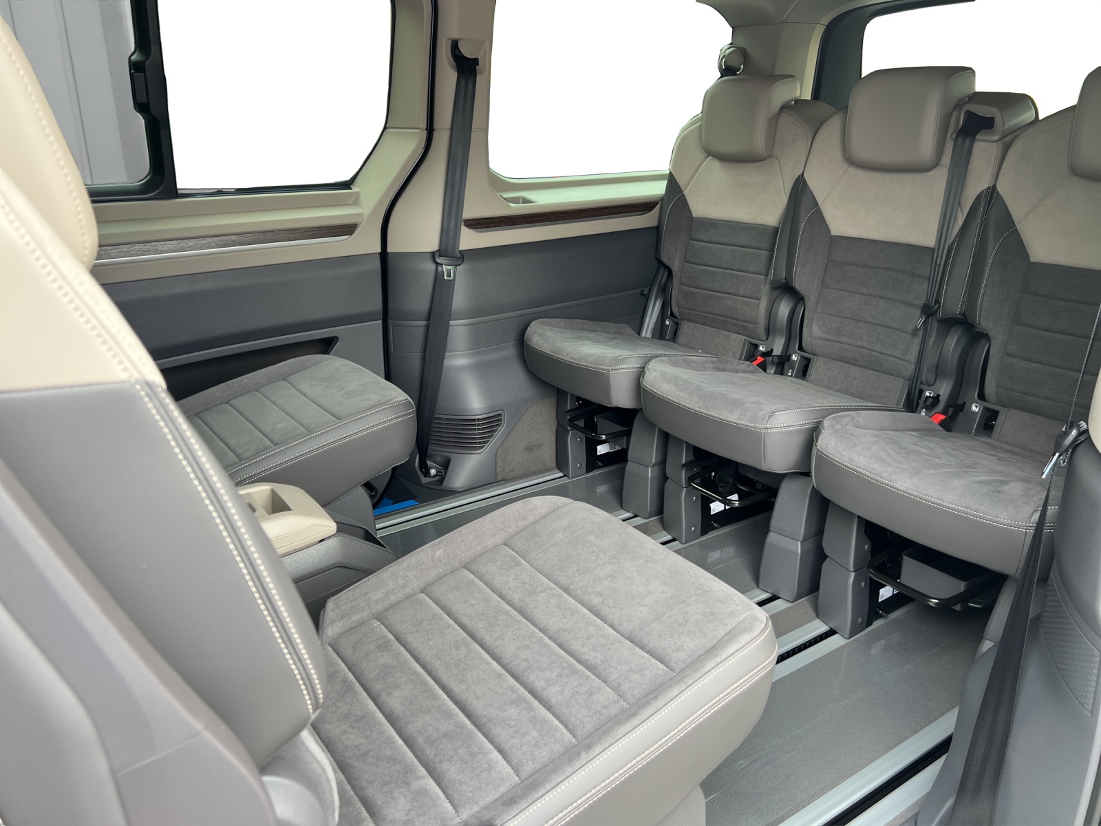VW Multivan 1.5 eHybrid Style Lang DSG-image-10