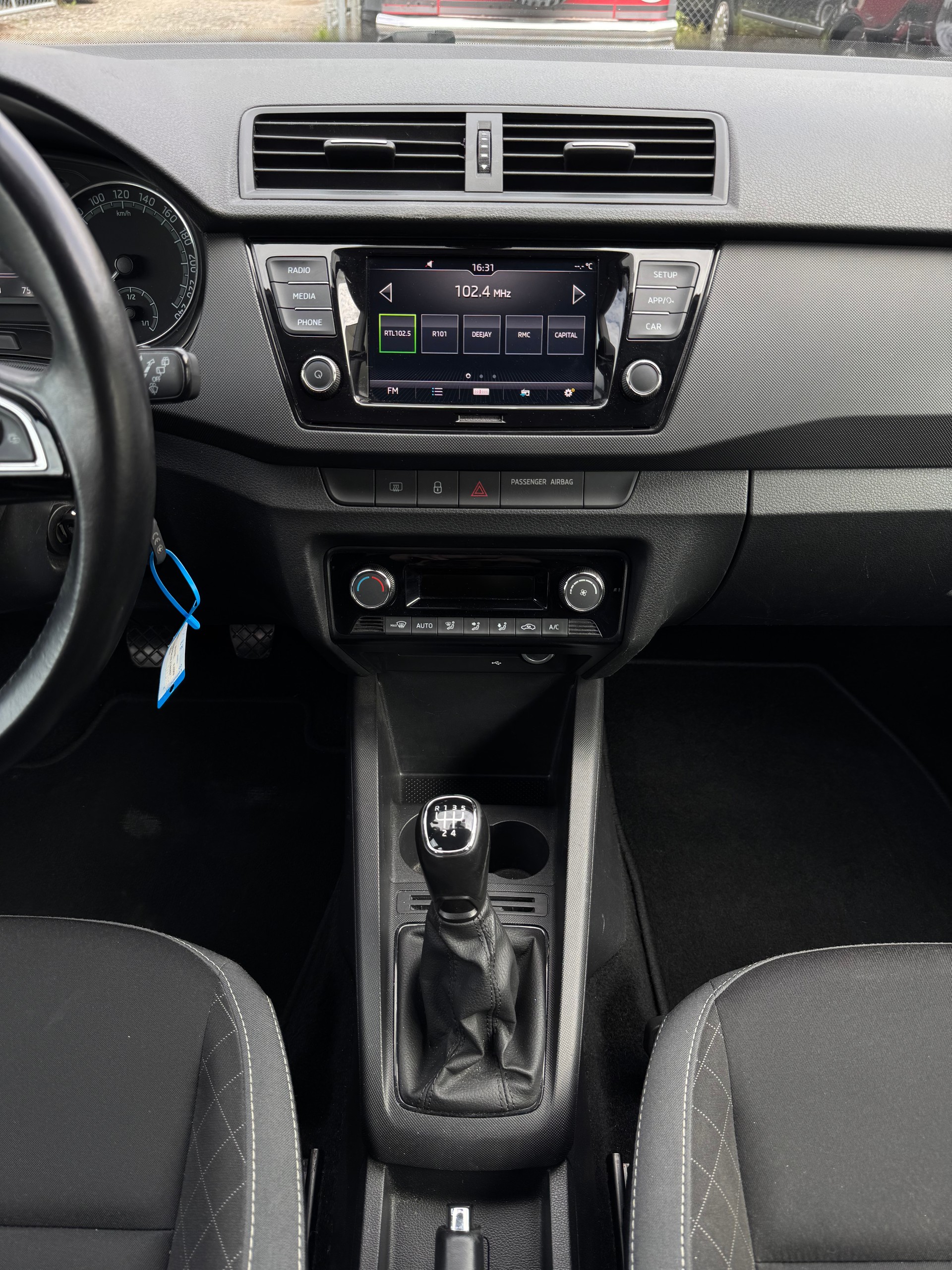 SKODA Fabia 1.0 TSI Ambition-image-14