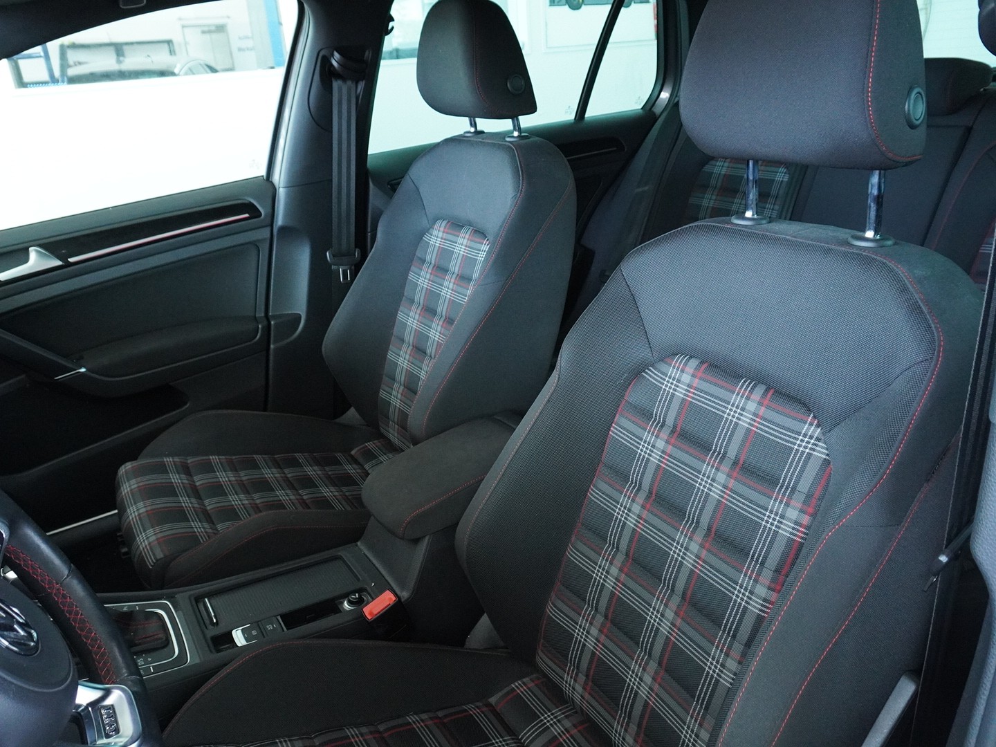 VW Golf 2.0 TSI GTI DSG-image-4