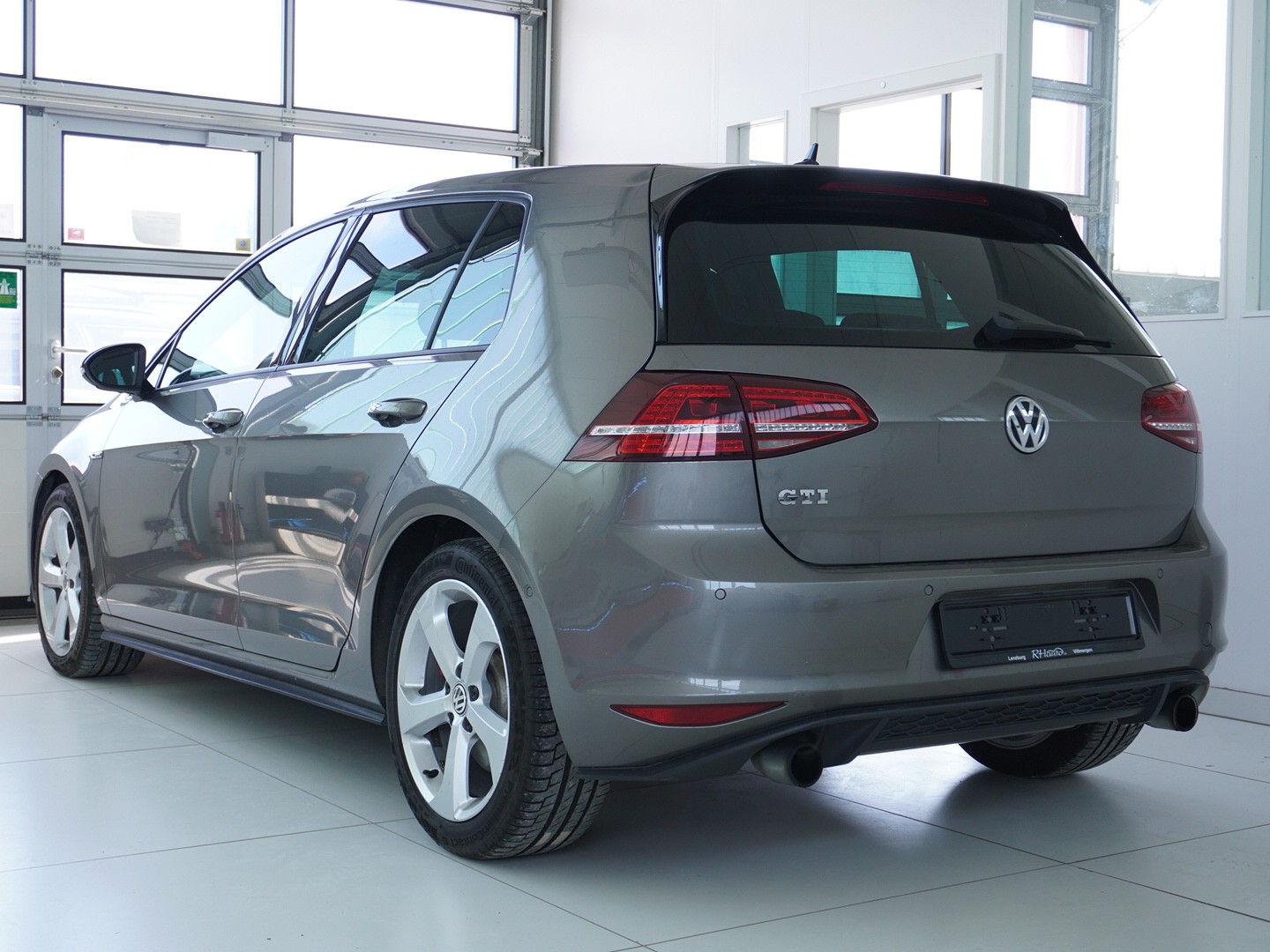VW Golf 2.0 TSI GTI DSG-image-1