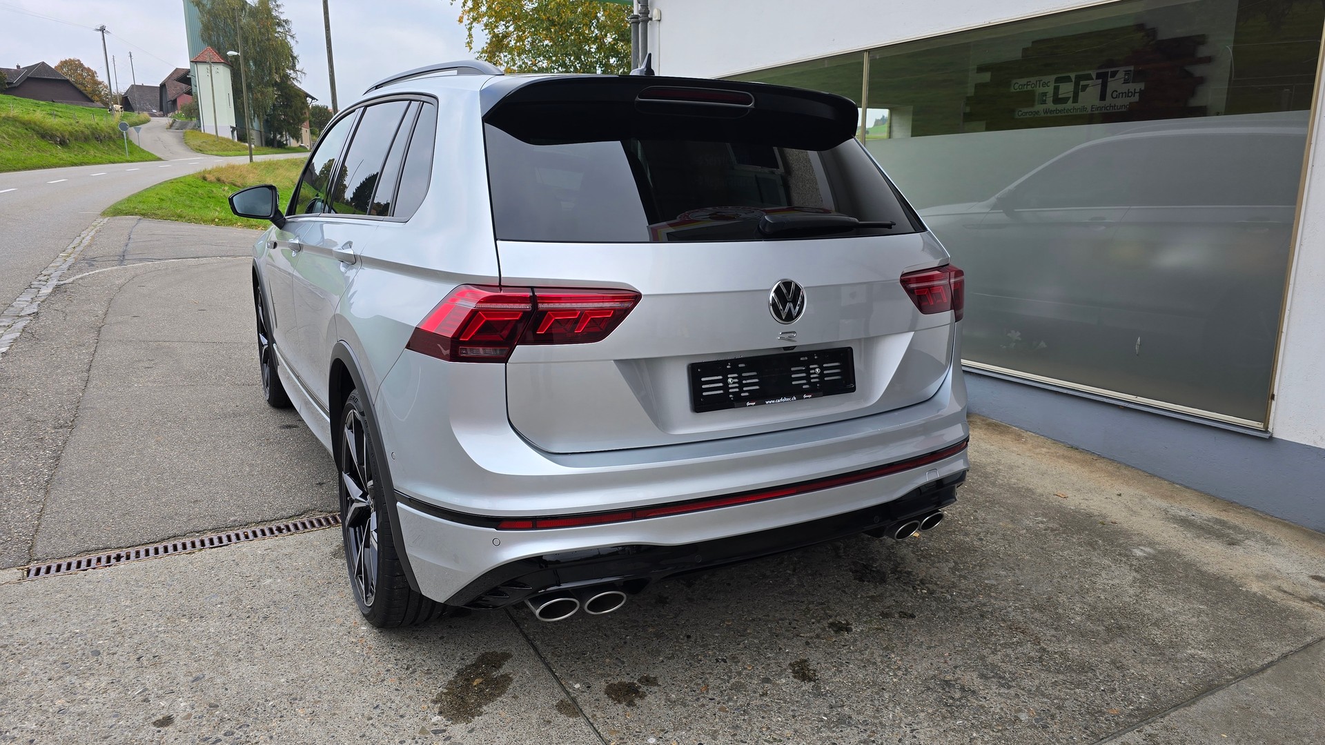 VW Tiguan 2.0TSI R 4Motion DSG-image-5