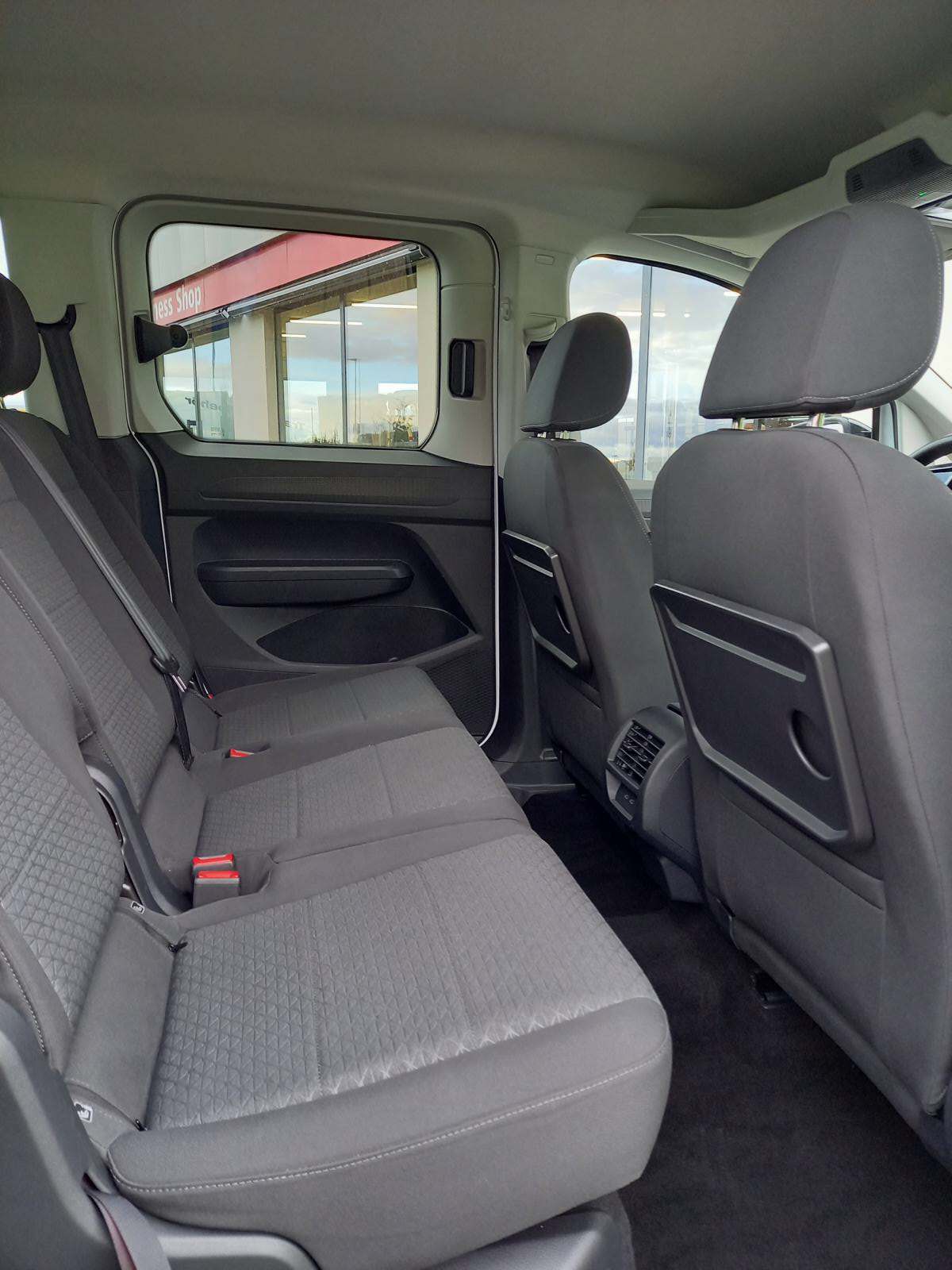 FORD Tourneo Connect 2.0 EcoBlue Titanium Automat-image-10