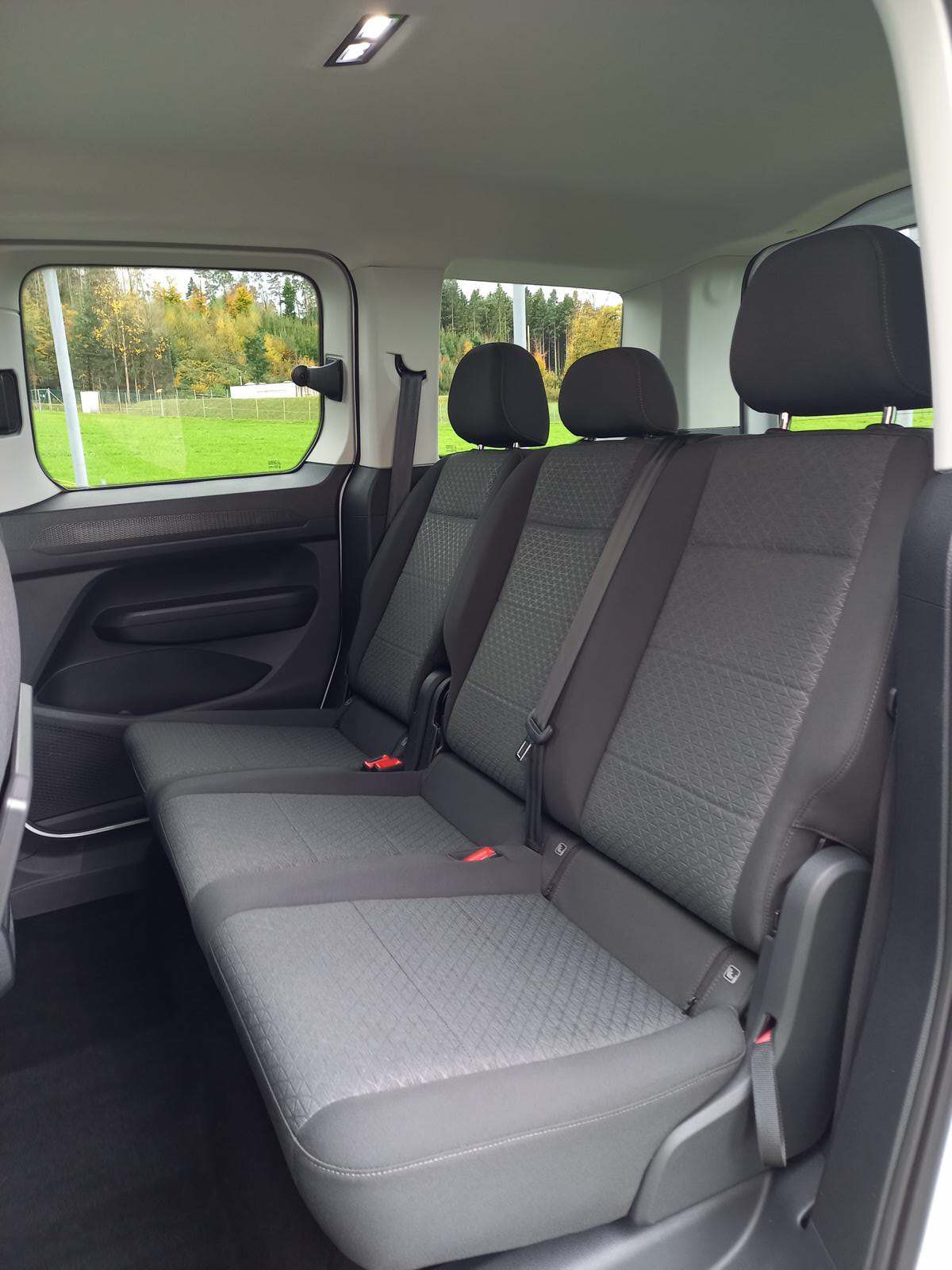 FORD Tourneo Connect 2.0 EcoBlue Titanium Automat-image-11