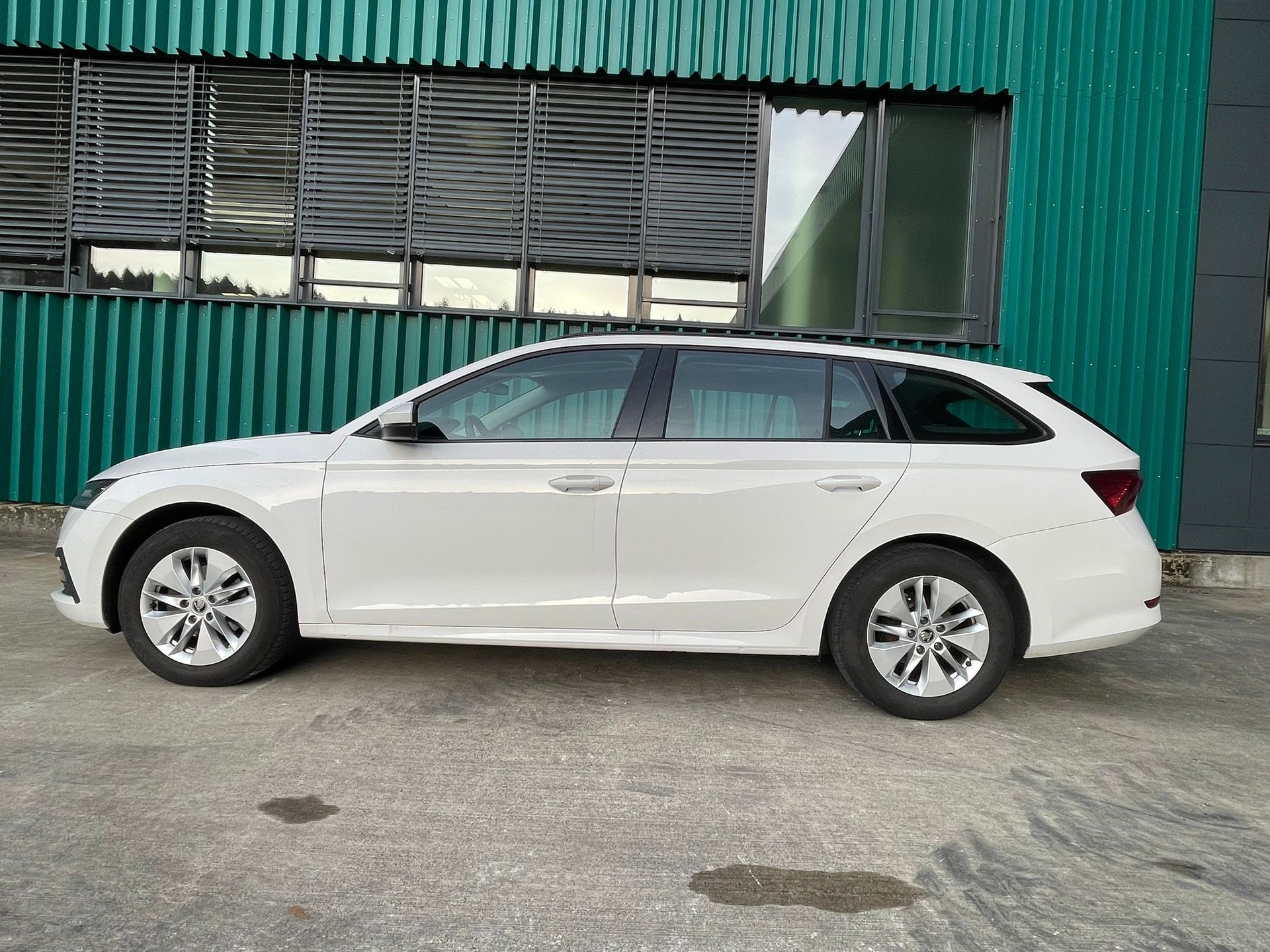 SKODA Facelift Octavia Combi 1.0 TSI mHEV DSG Ambition CH-Auto 62% Rabatt-image-0