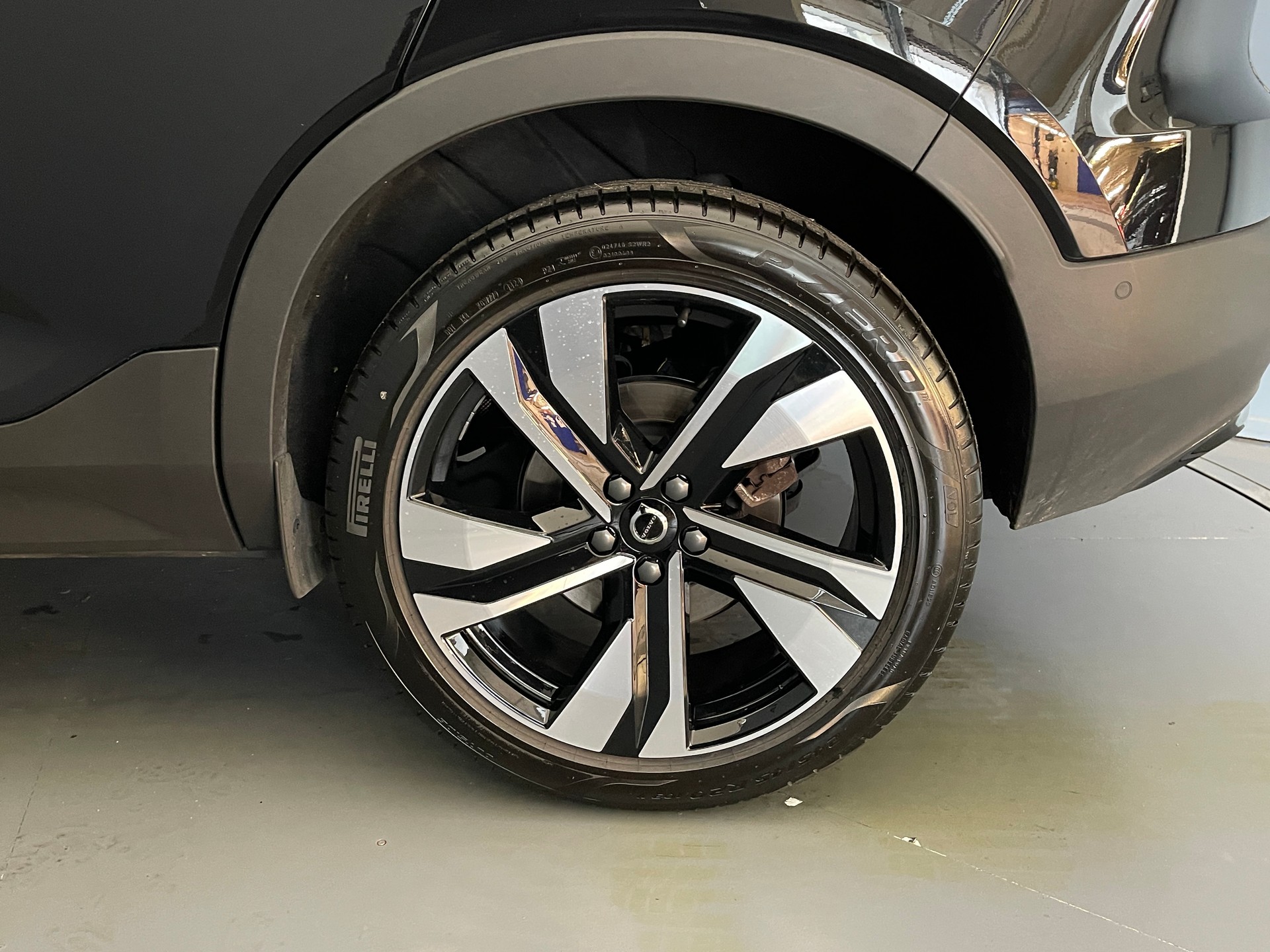 VOLVO XC40 2.0 B3 MH Plus Dark-image-5