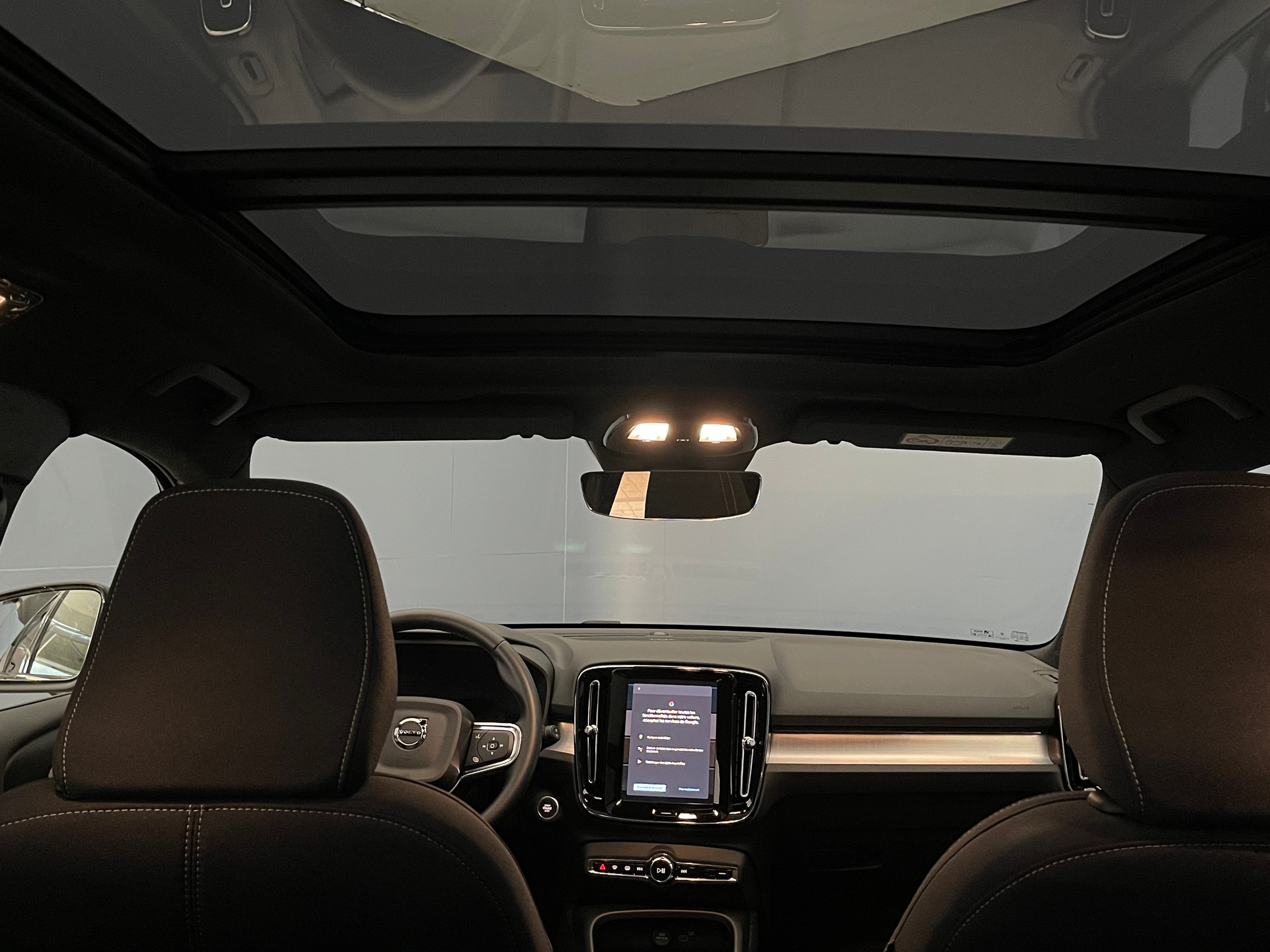 VOLVO XC40 2.0 B3 MH Plus Dark-image-12