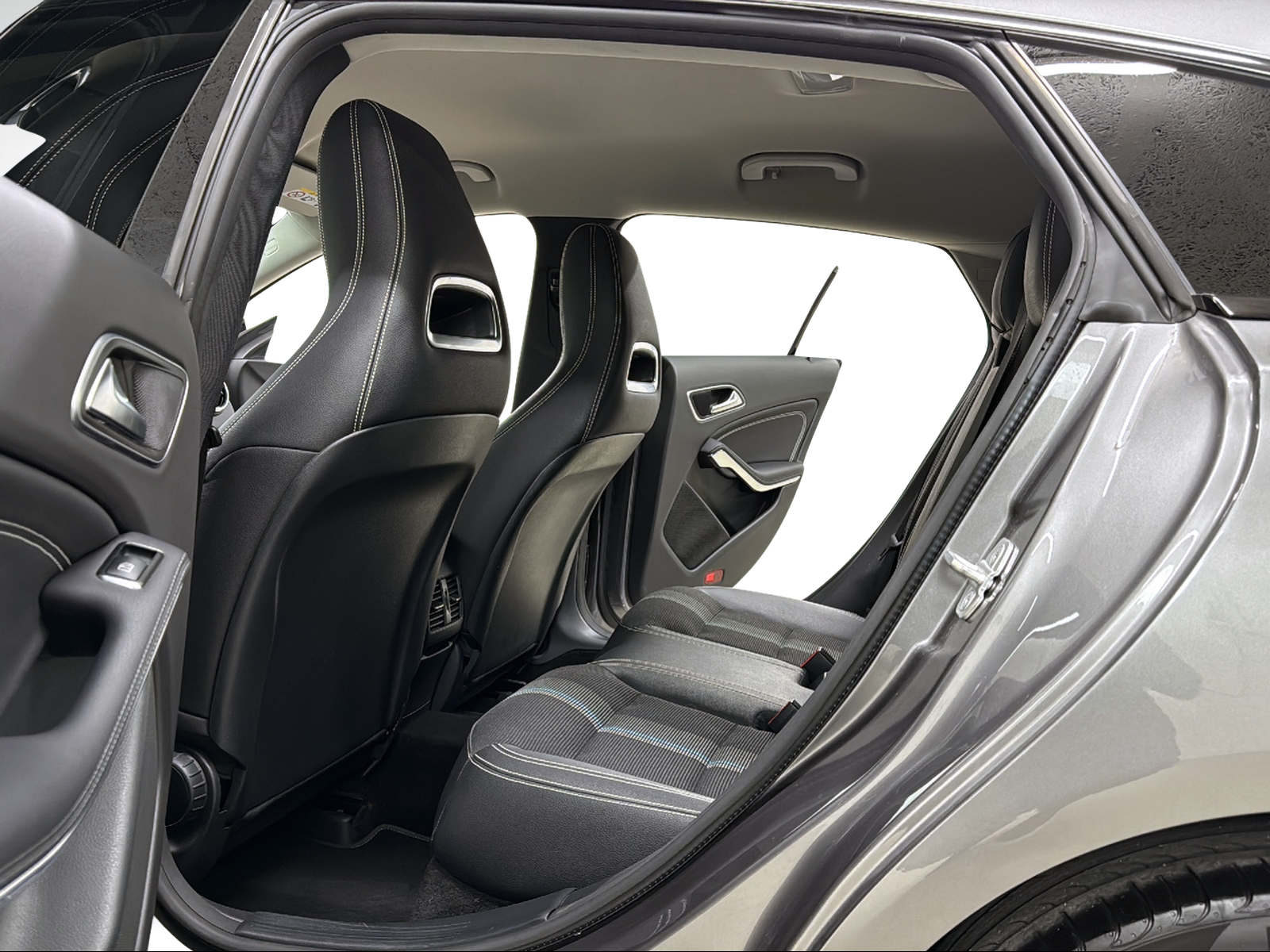 MERCEDES-BENZ CLA Shooting Br. 200 d Swiss Star Urban 4M 7G-DCT-image-8