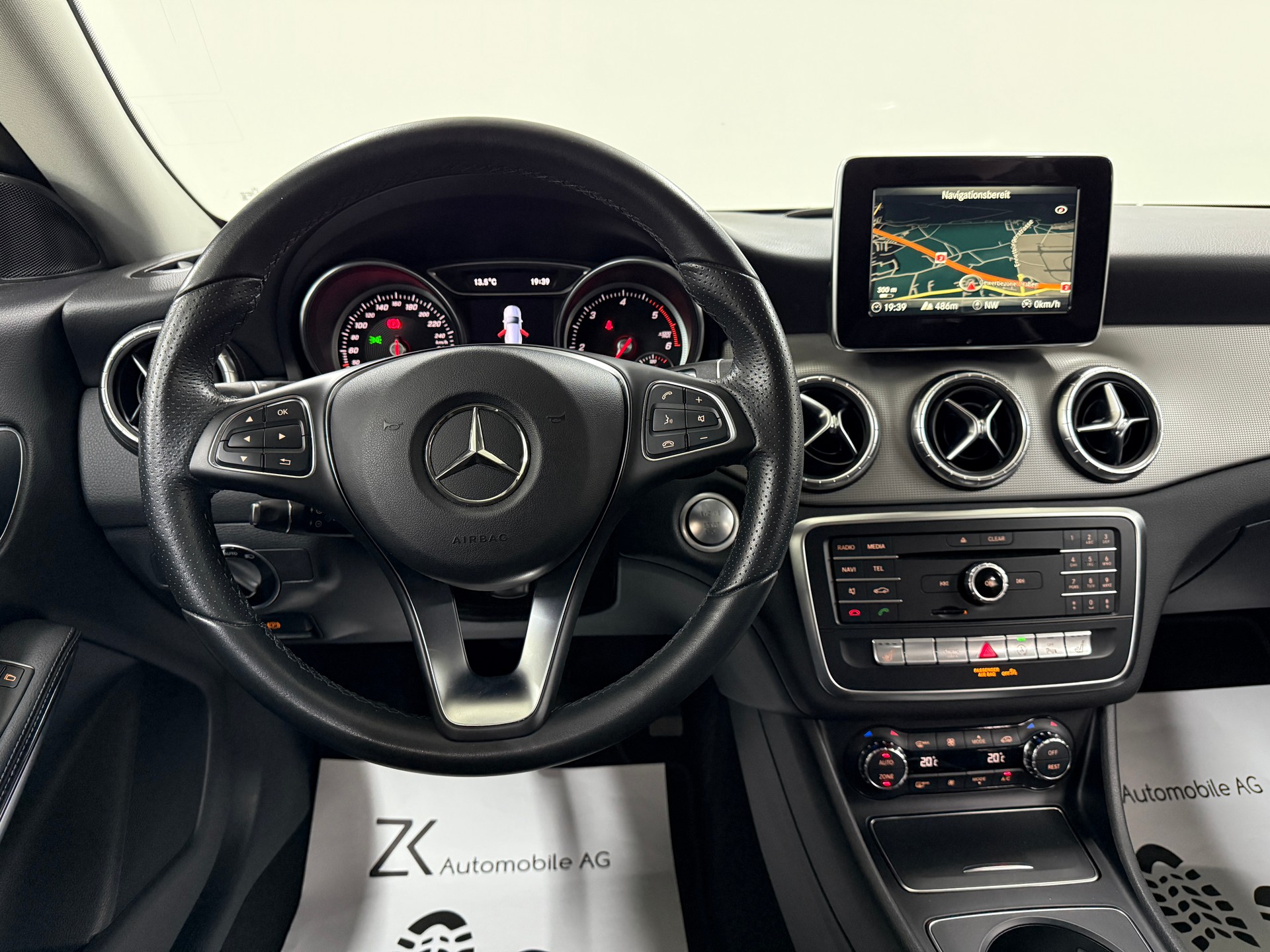 MERCEDES-BENZ CLA Shooting Br. 200 d Swiss Star Urban 4M 7G-DCT-image-11