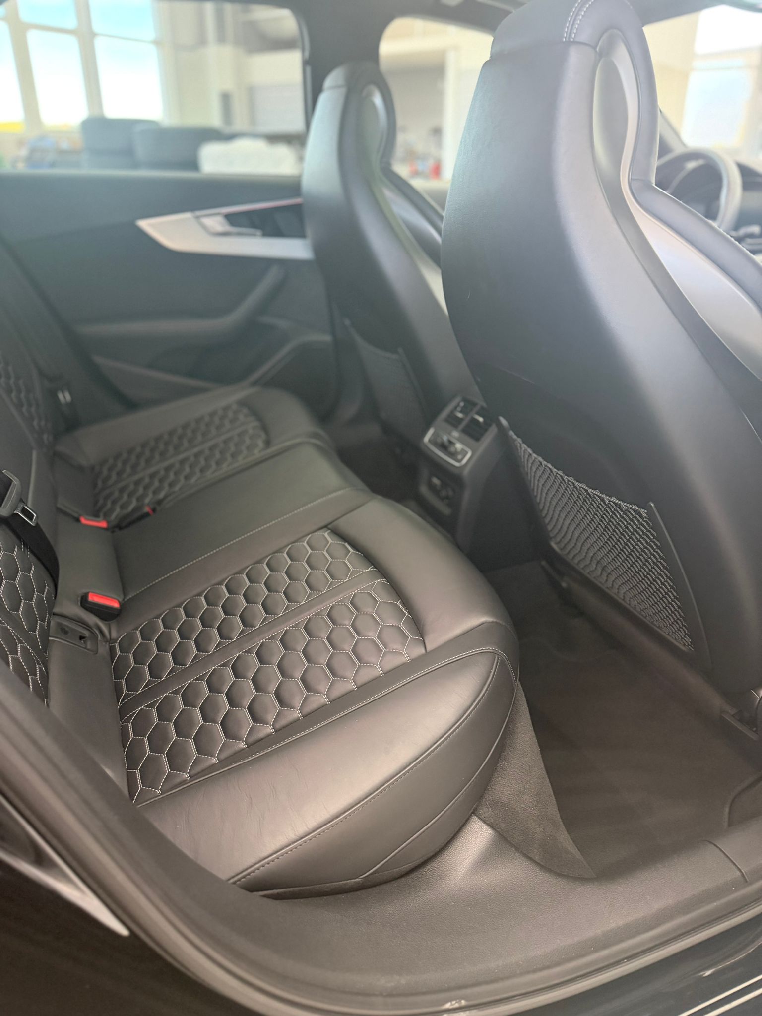 AUDI RS4 Avant quattro tiptronic-image-8
