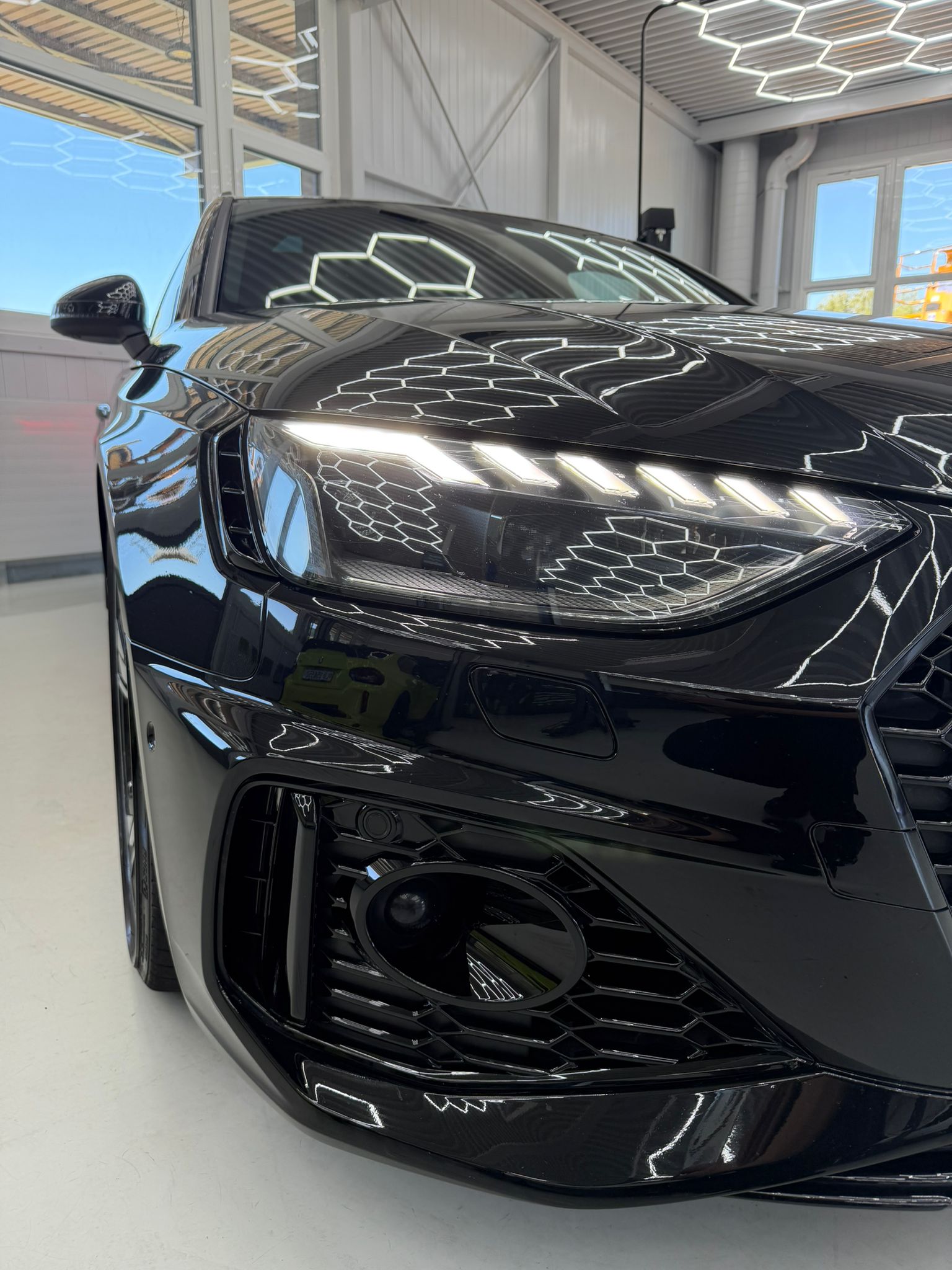 AUDI RS4 Avant quattro tiptronic-image-3