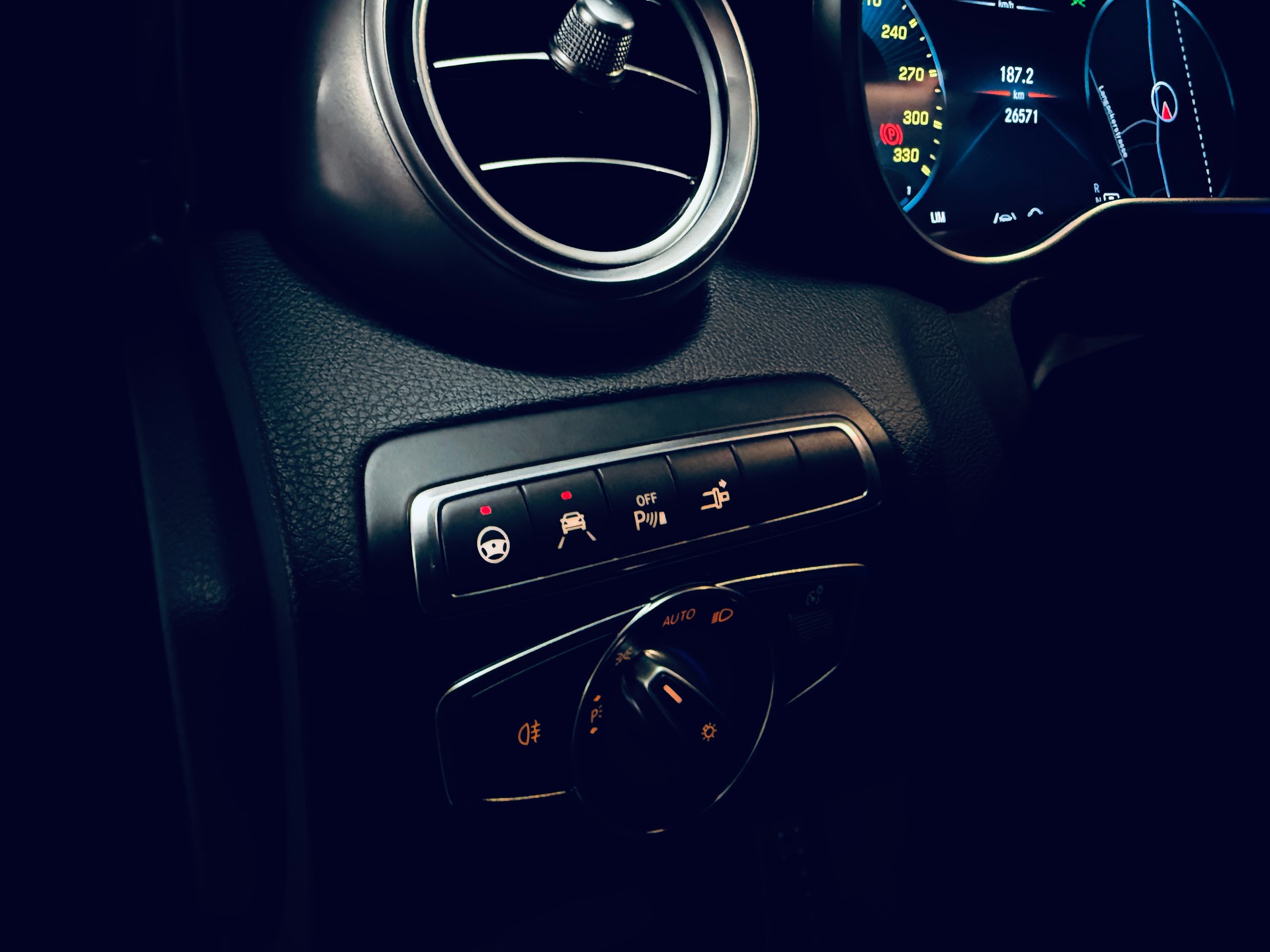 MERCEDES-BENZ C 63 S AMG Premium 9G-tronic-image-28
