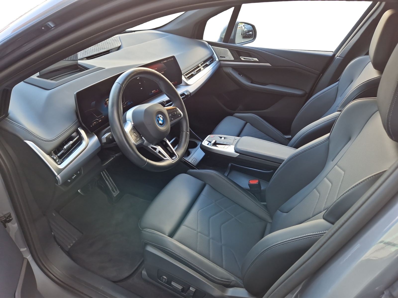 BMW 230e xDrive Active Tourer M Sport-image-10