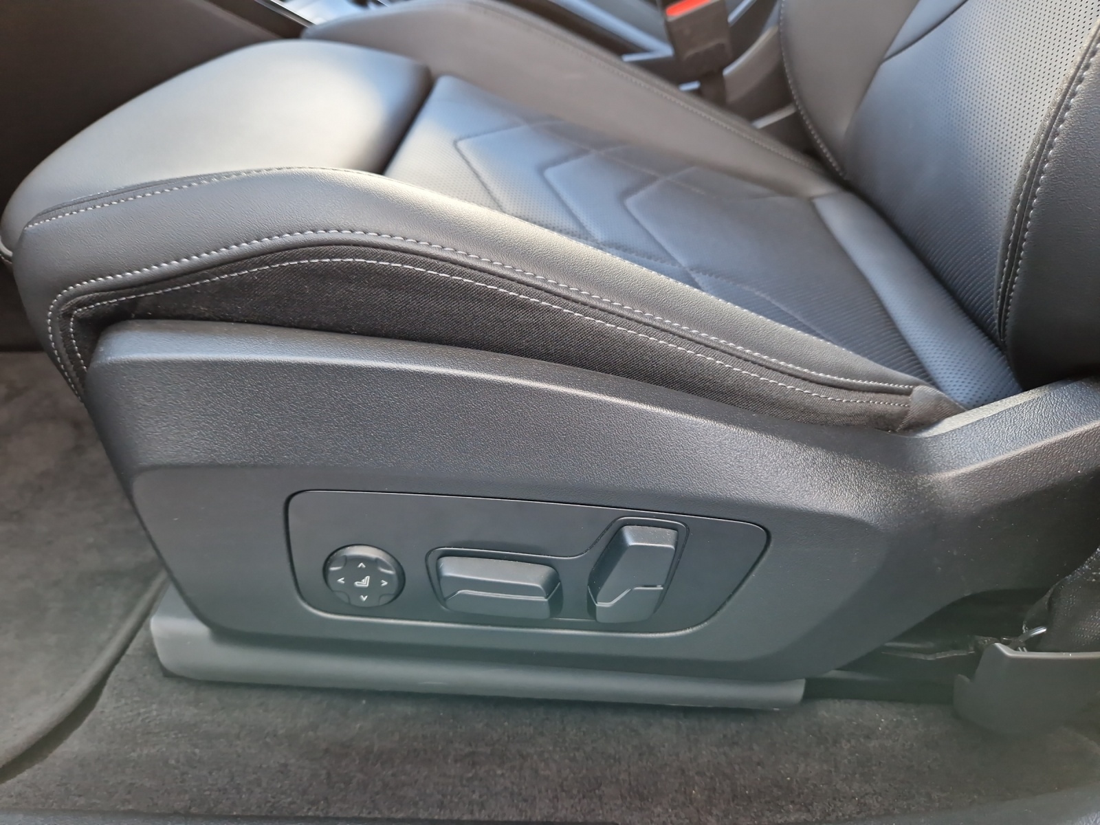 BMW 230e xDrive Active Tourer M Sport-image-12
