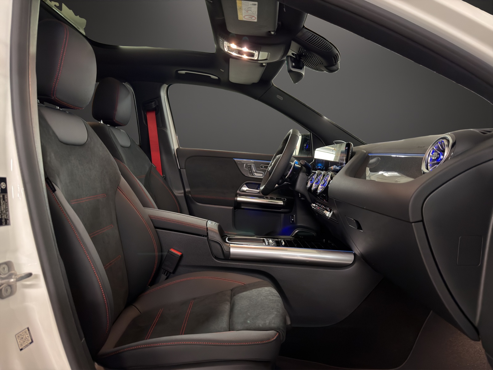 MERCEDES-BENZ GLA AMG 35 4Matic 8G-DCT-image-13