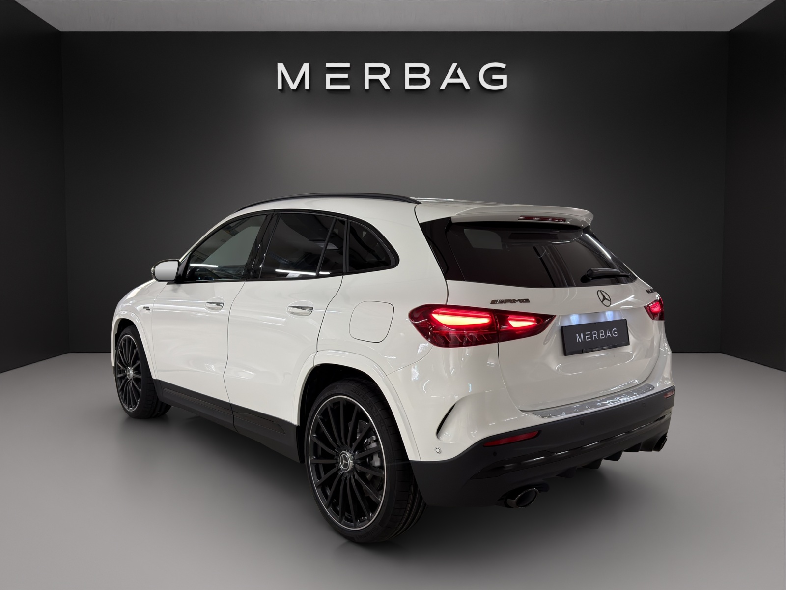 MERCEDES-BENZ GLA AMG 35 4Matic 8G-DCT-image-4