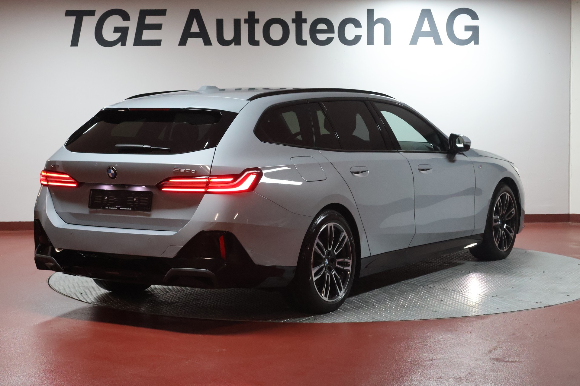 BMW 520d xDrive 48V Touring M Sport Steptronic-image-19