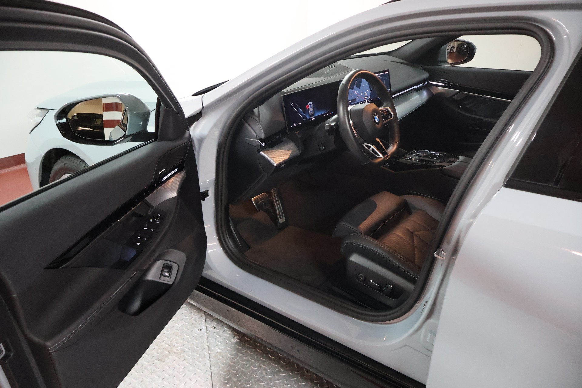 BMW 520d xDrive 48V Touring M Sport Steptronic-image-5