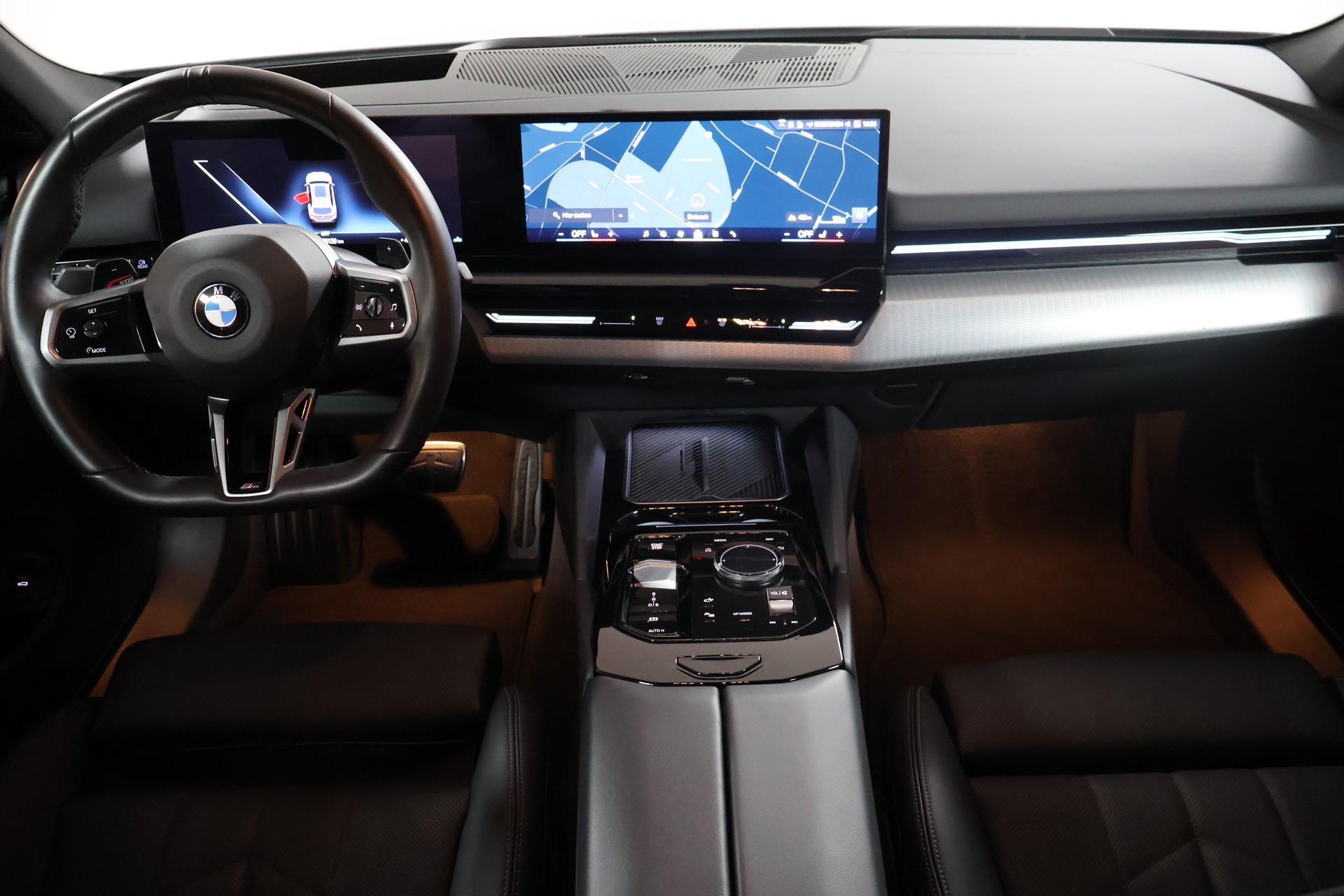 BMW 520d xDrive 48V Touring M Sport Steptronic-image-10