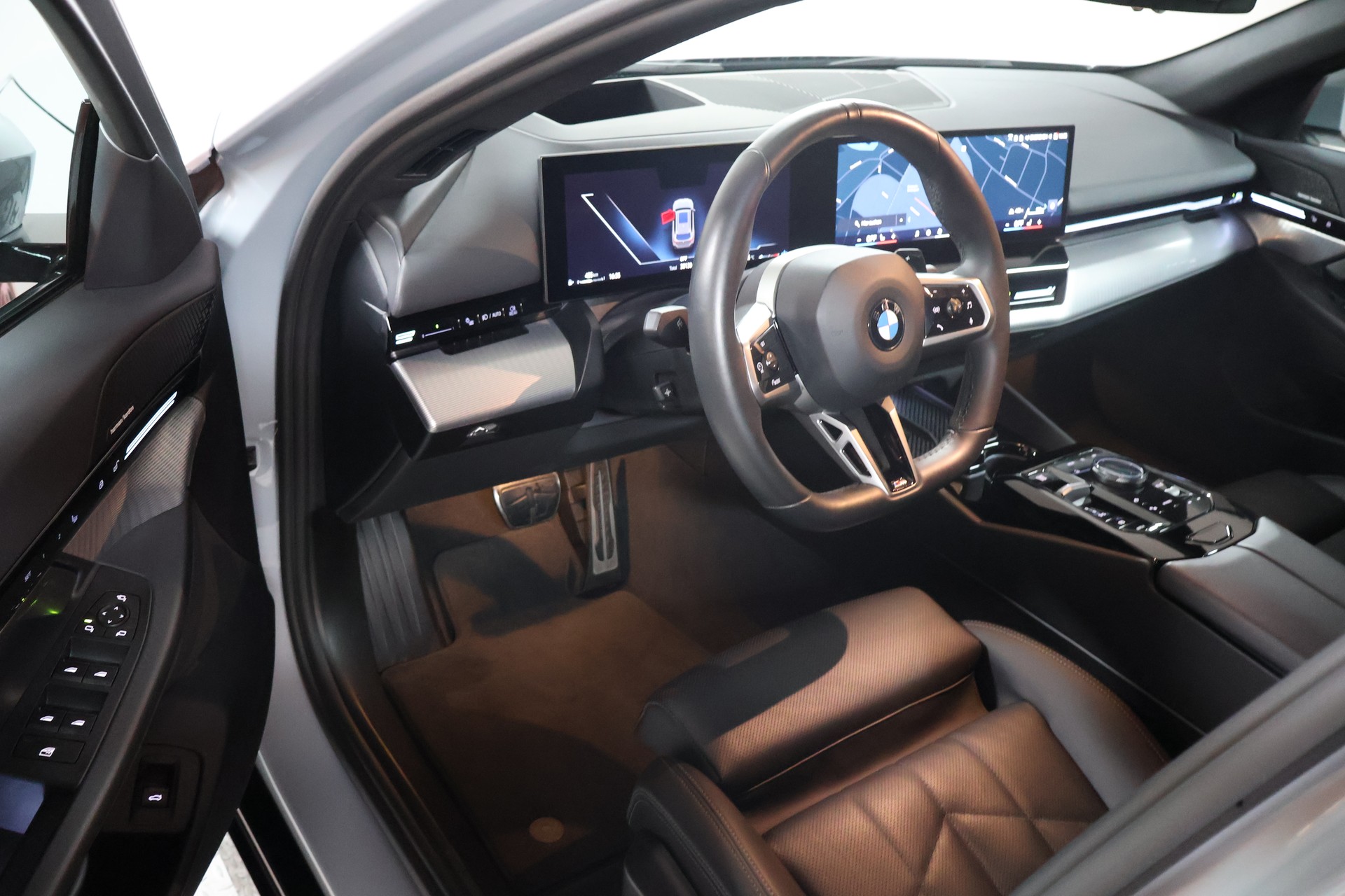 BMW 520d xDrive 48V Touring M Sport Steptronic-image-7